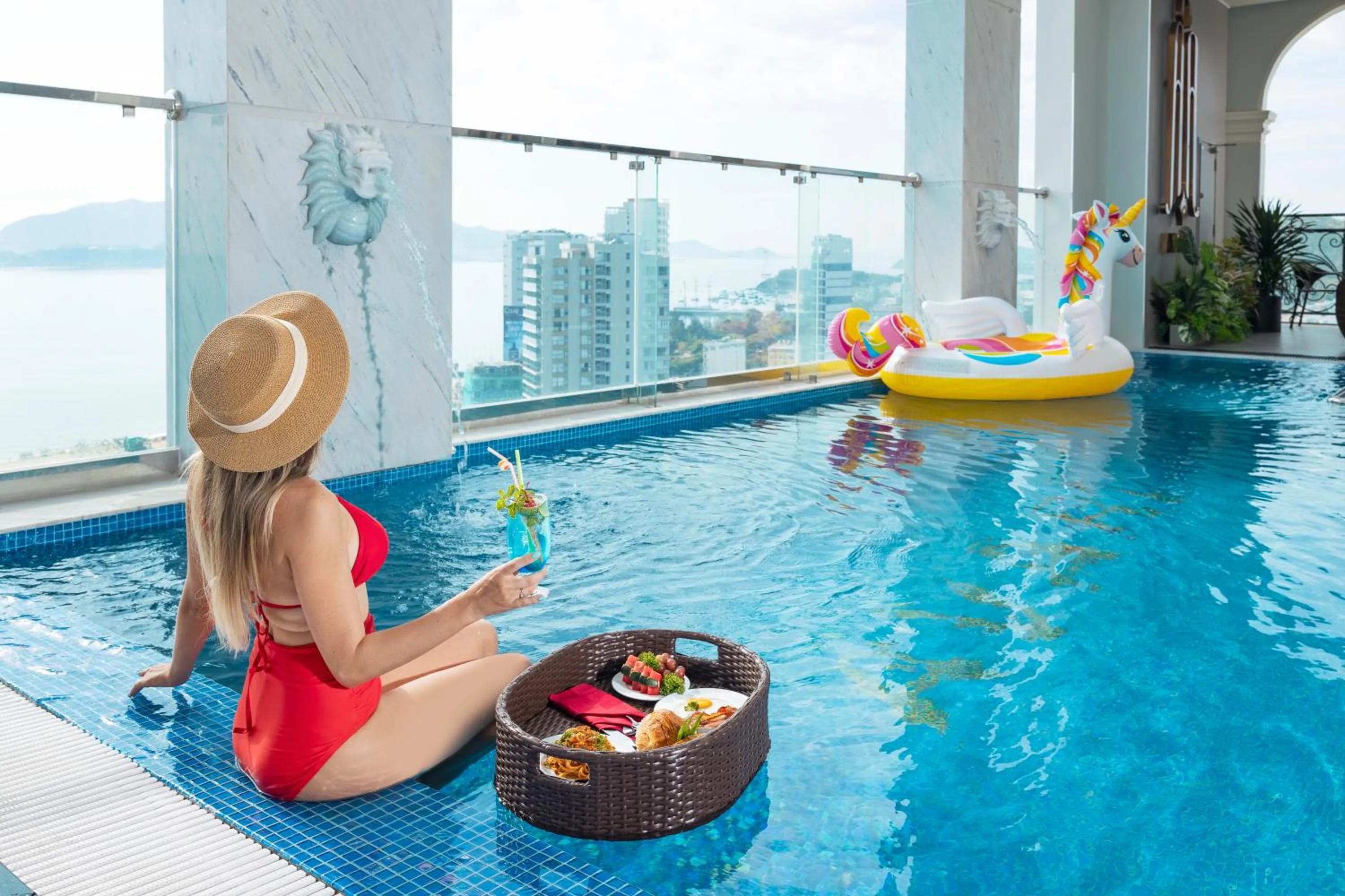 Swimming pool in Avari Hotel