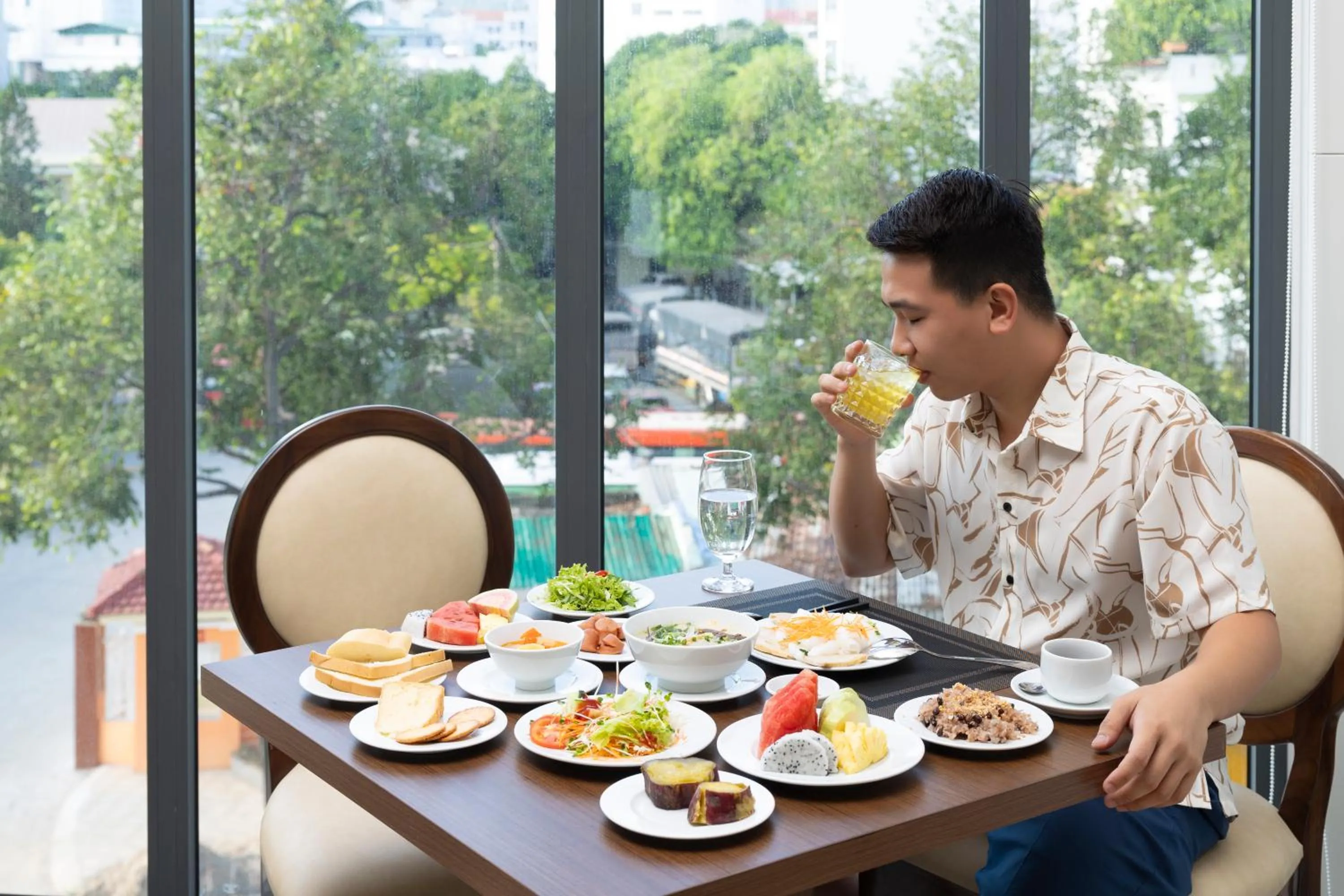 Restaurant/places to eat in Avari Hotel