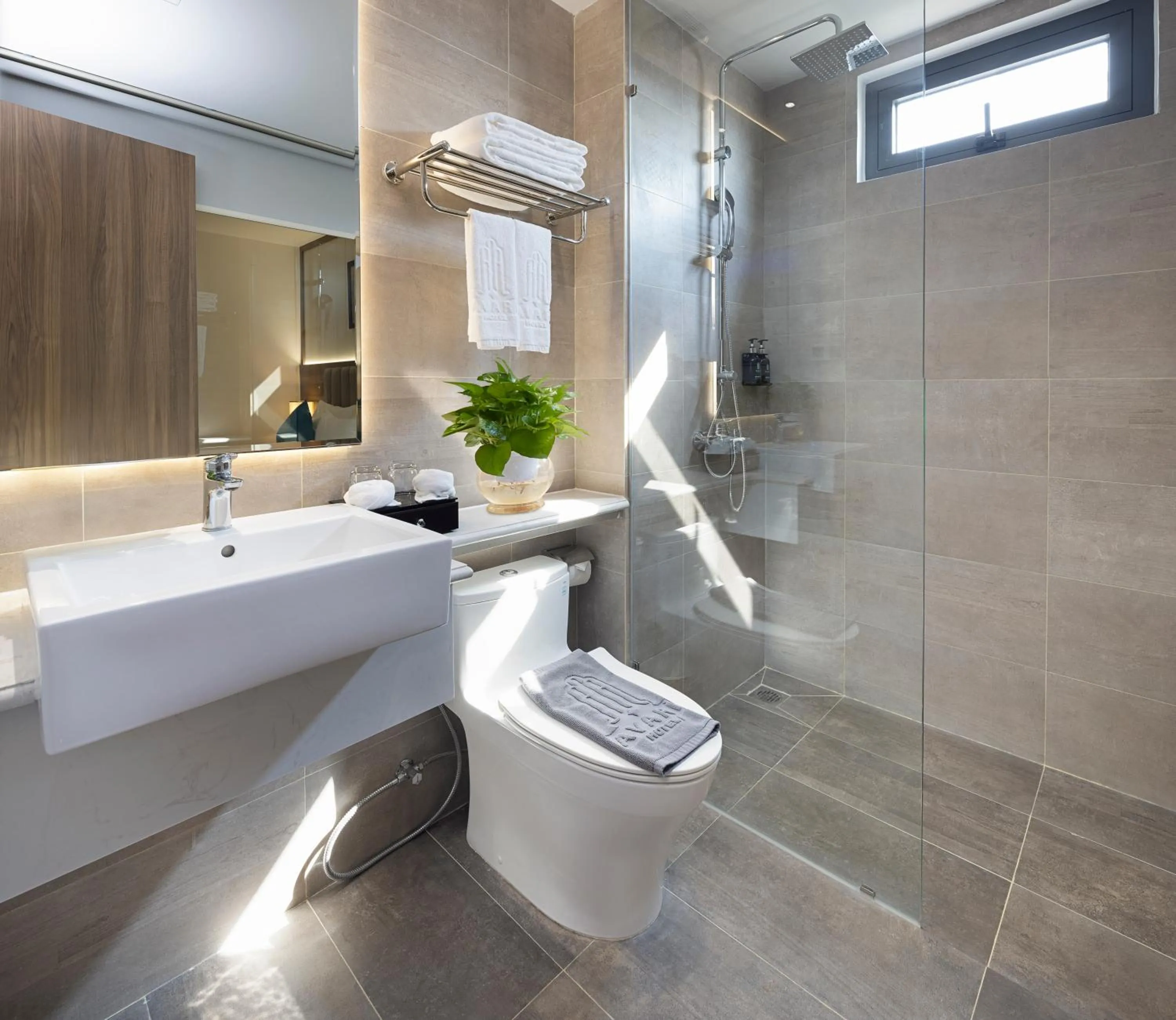 Shower in Avari Hotel