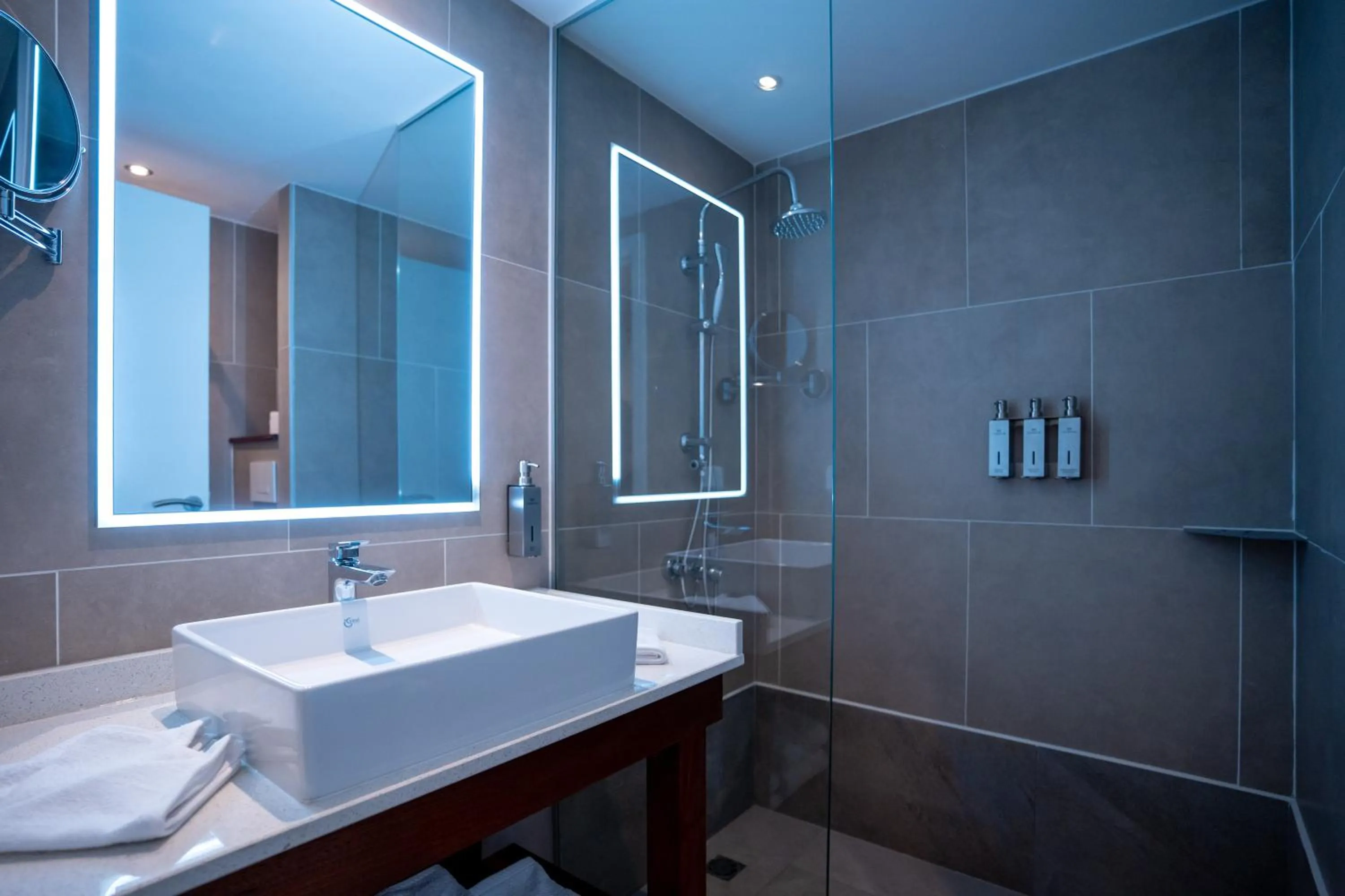 Shower in Maitai Express Tahiti