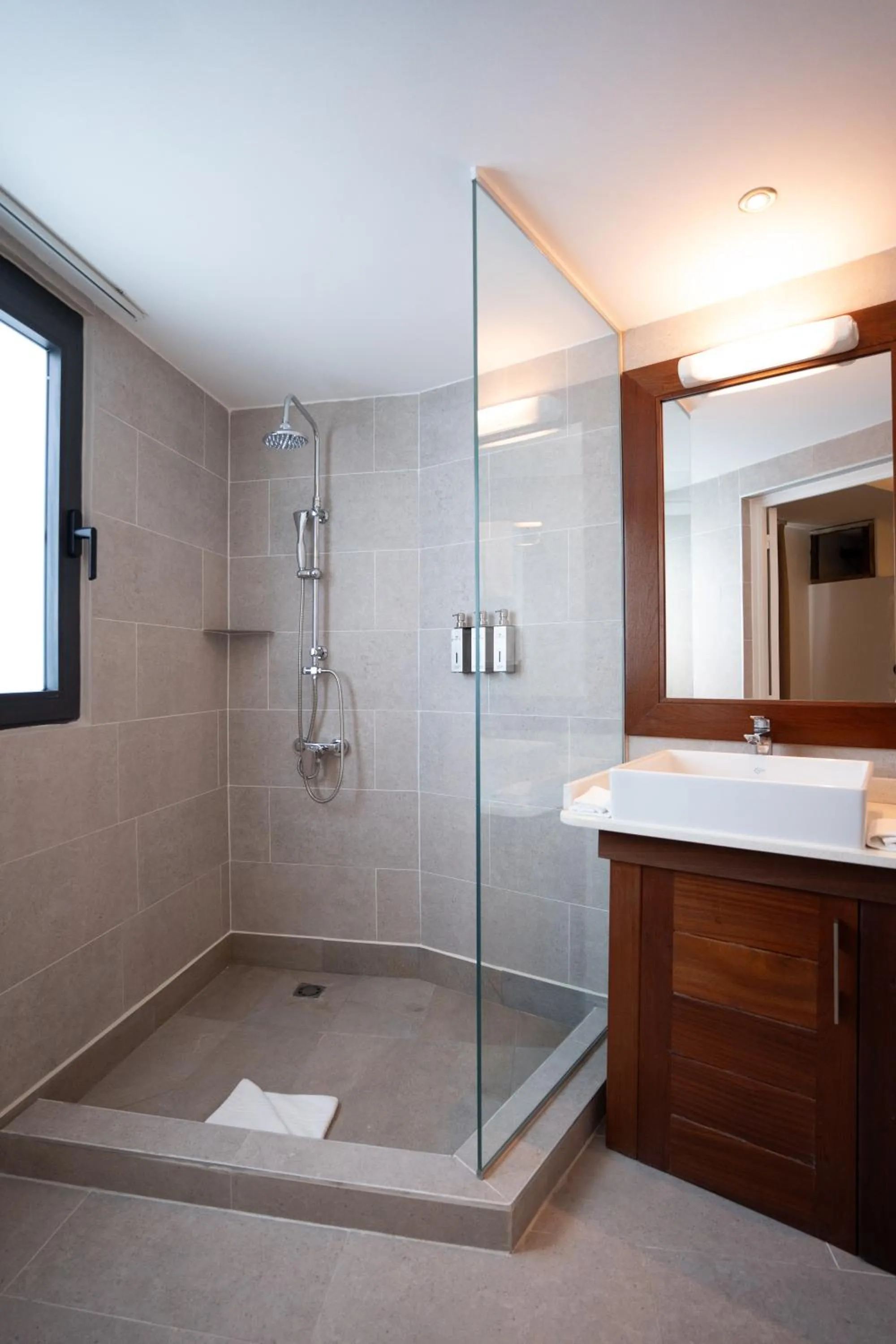 Shower in Maitai Express Tahiti