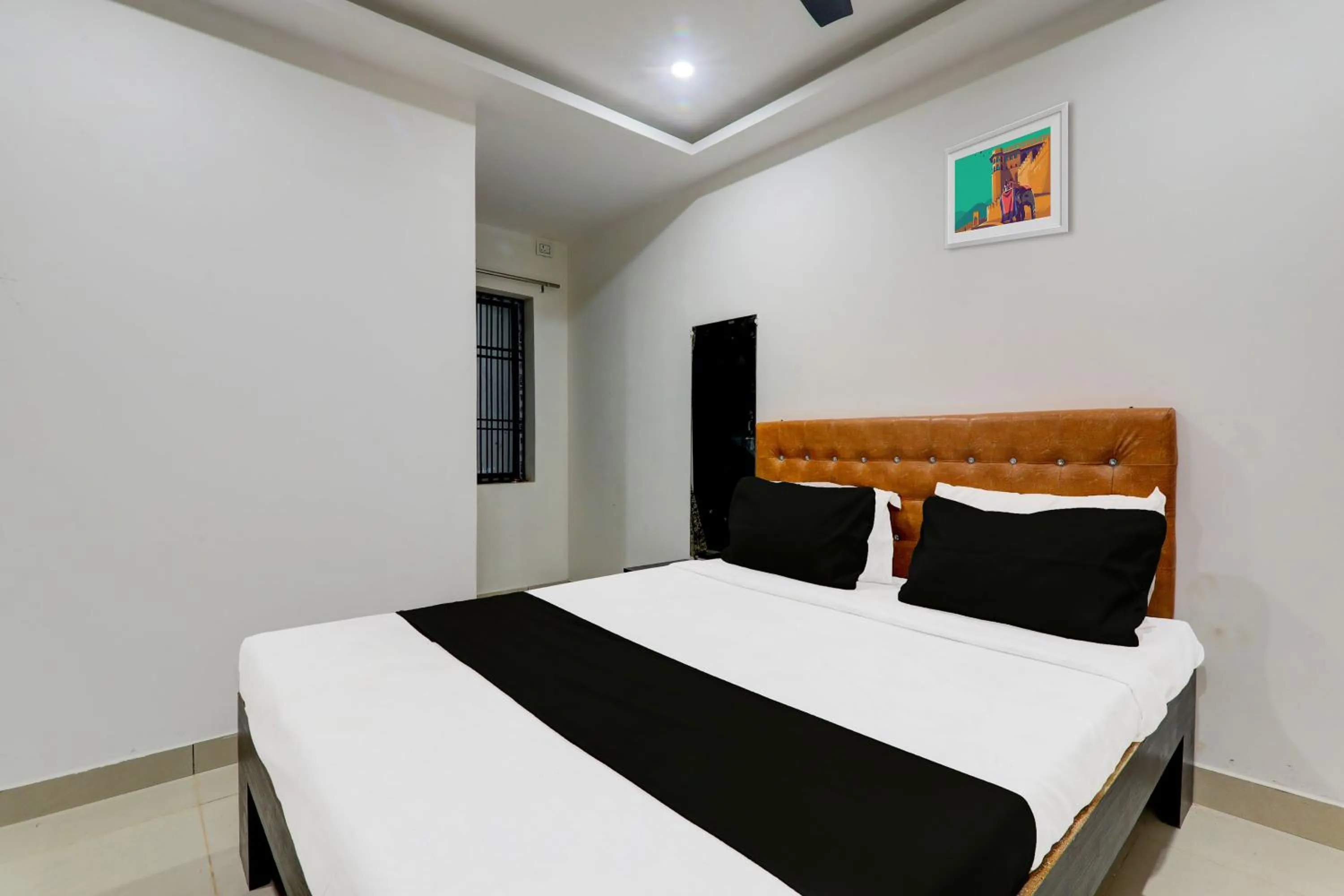 Bedroom, Bed in Hotel O by OYO Aayaansh