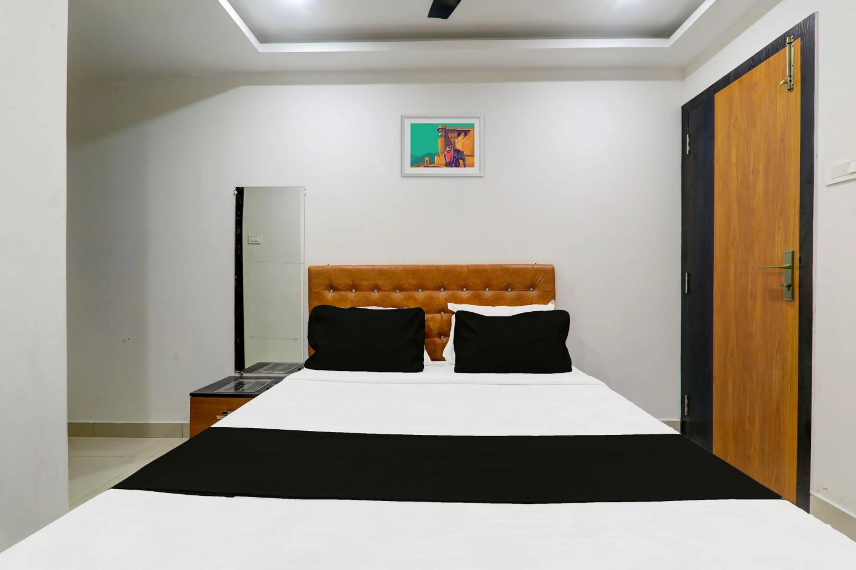 Bedroom, Bed in Hotel O by OYO Aayaansh