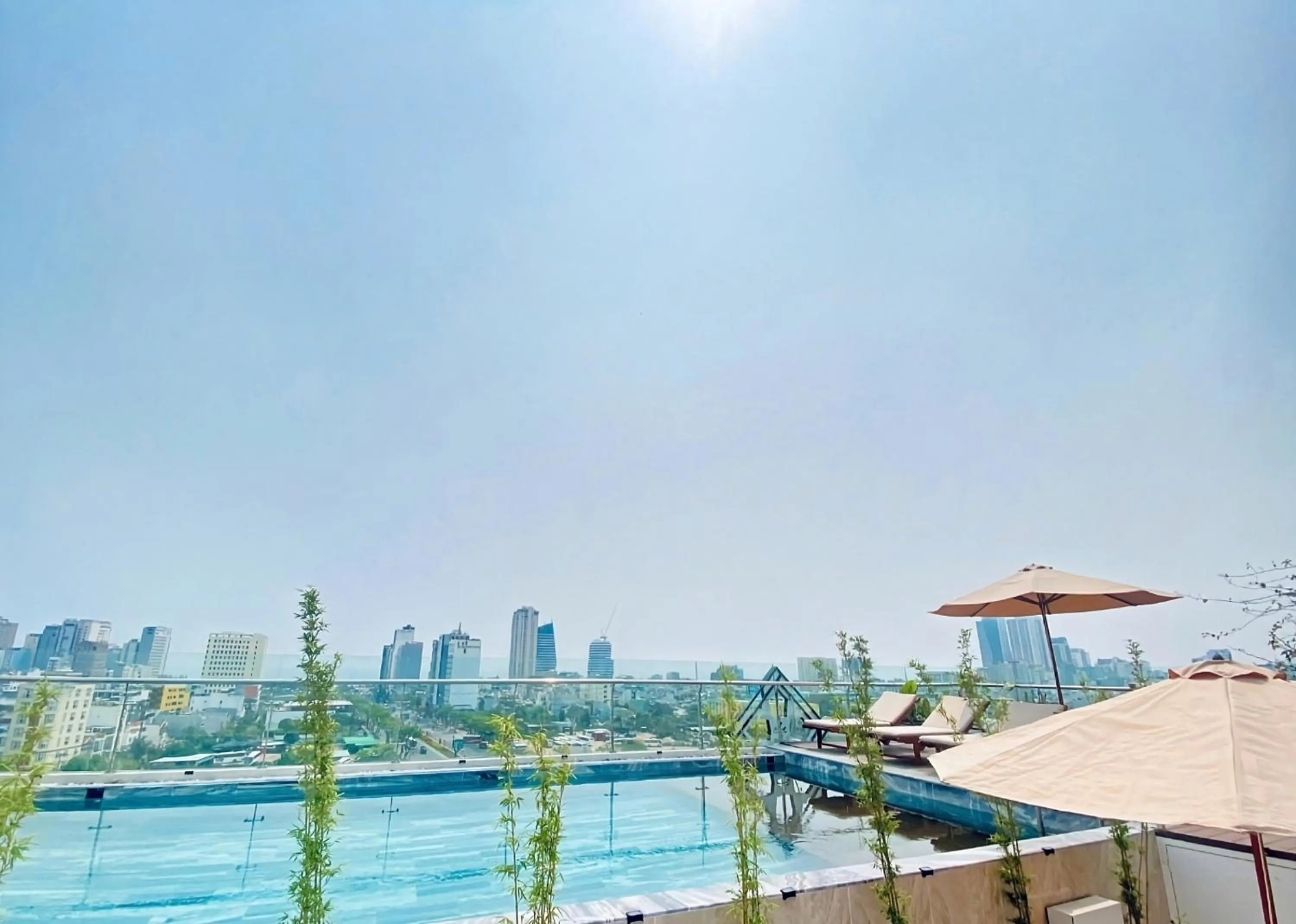 Day in MiAn Hotel Danang - Infinity Pool