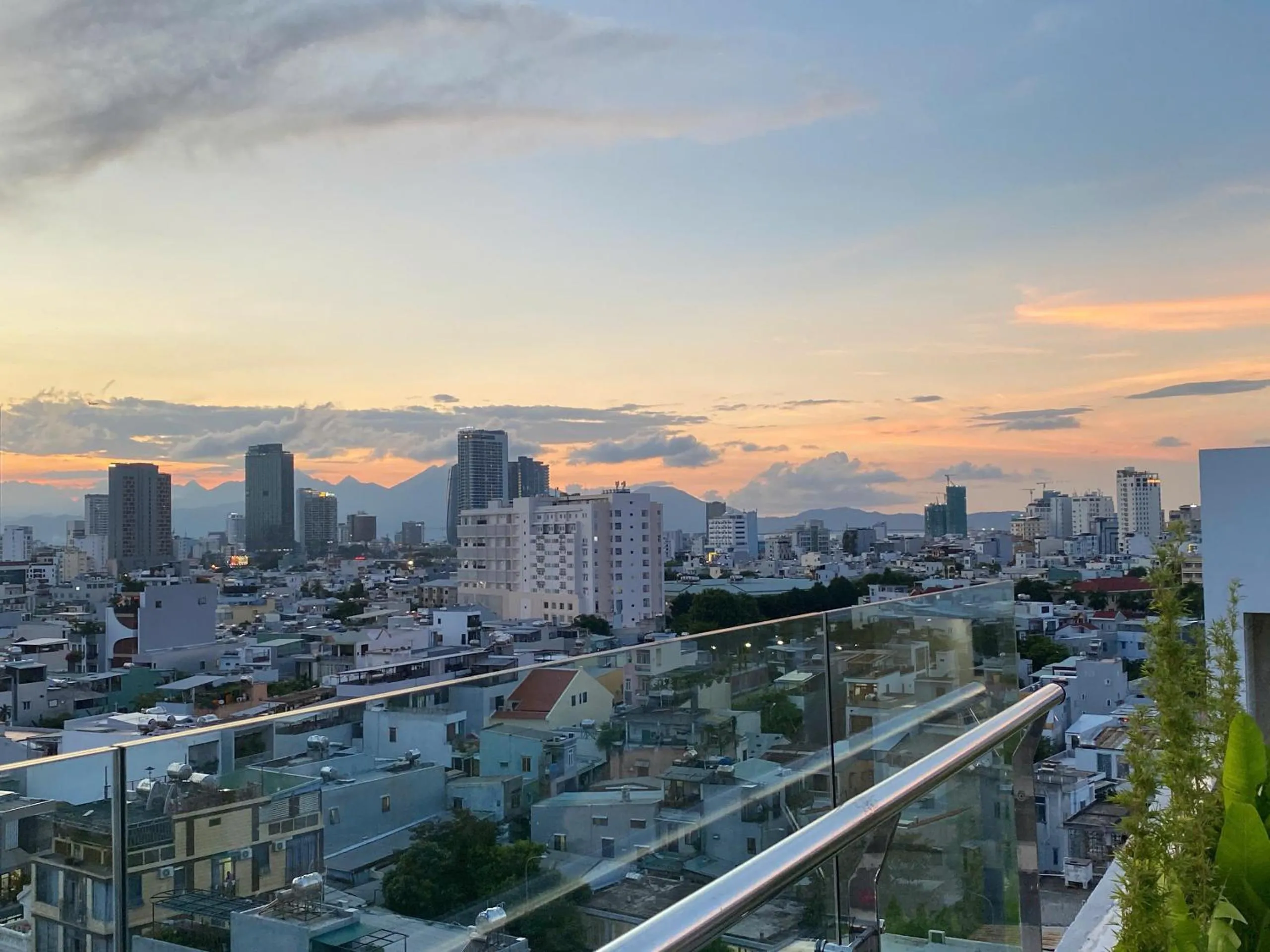 Swimming pool in MiAn Hotel Danang - Infinity Pool