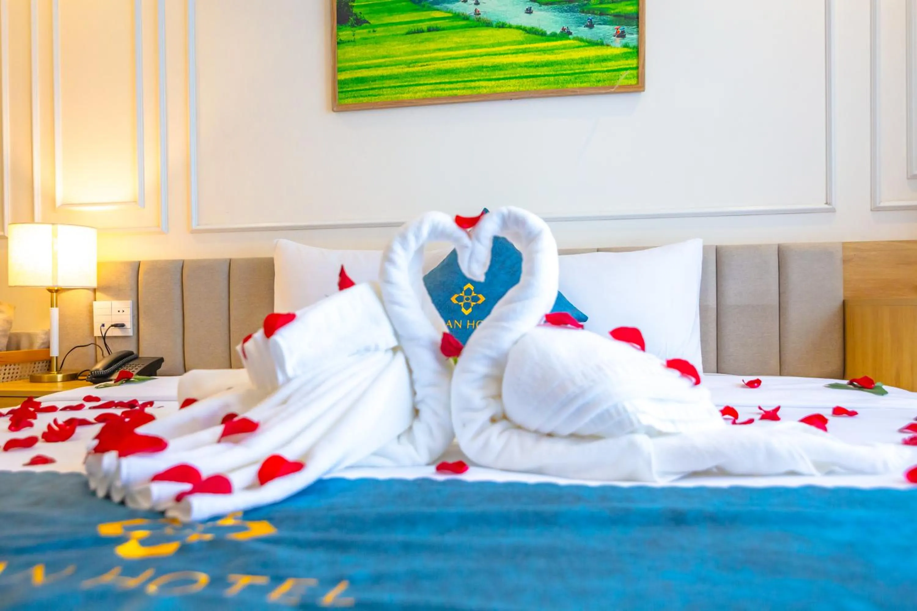 Bed in MiAn Hotel Danang - Infinity Pool