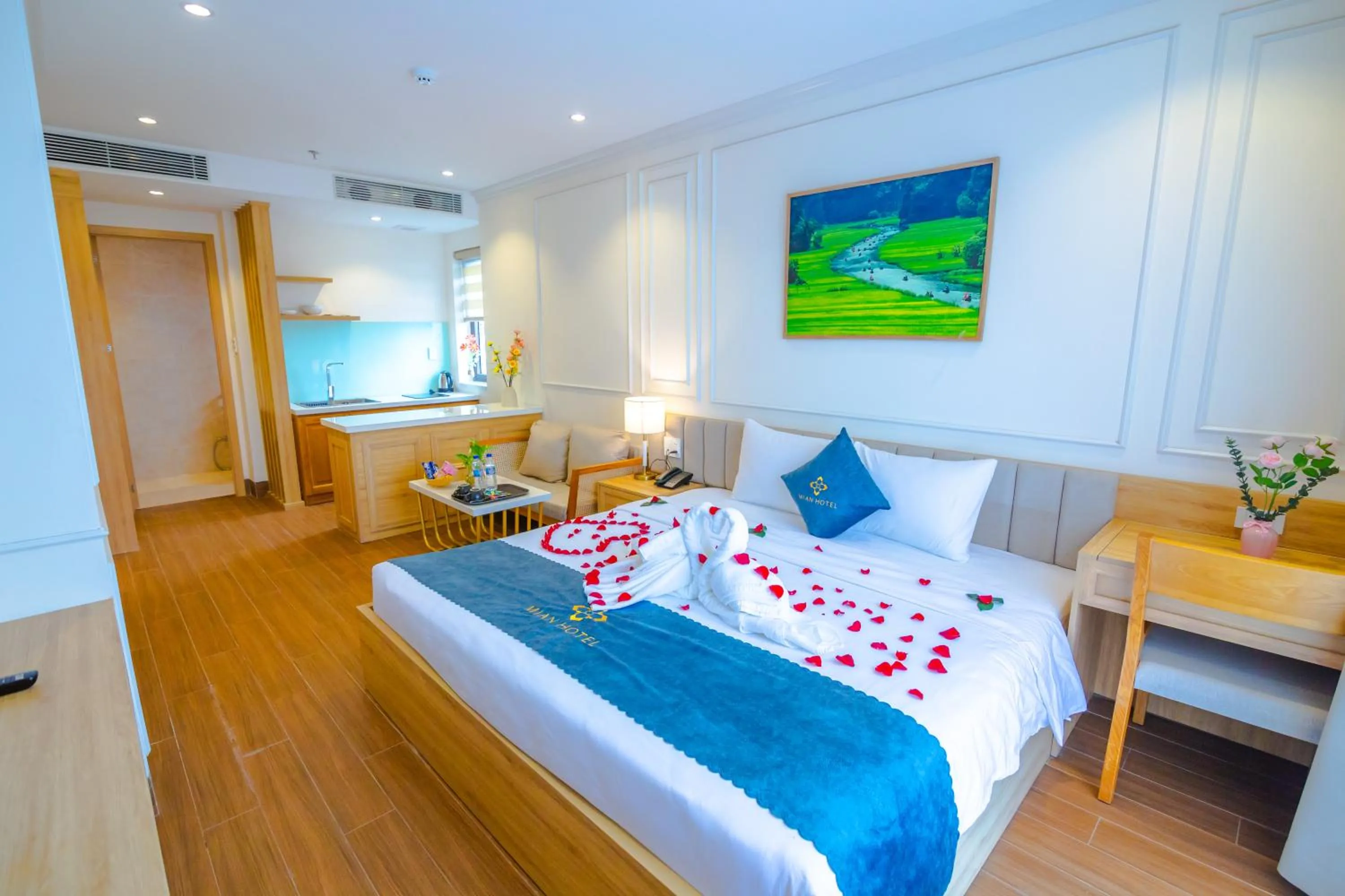 Bed in MiAn Hotel Danang - Infinity Pool