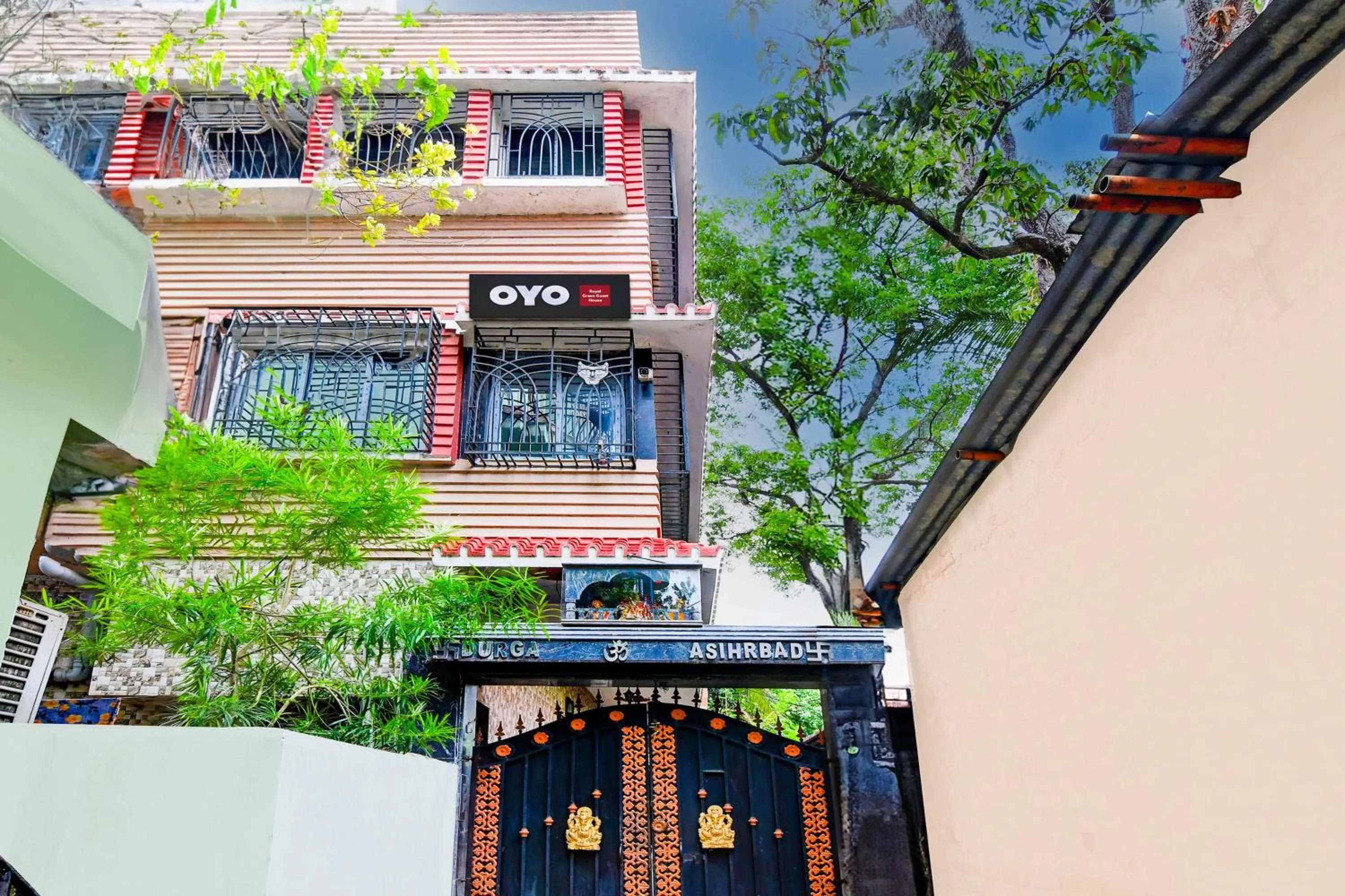 Facade/entrance in Hotel O Royal Green Guest House