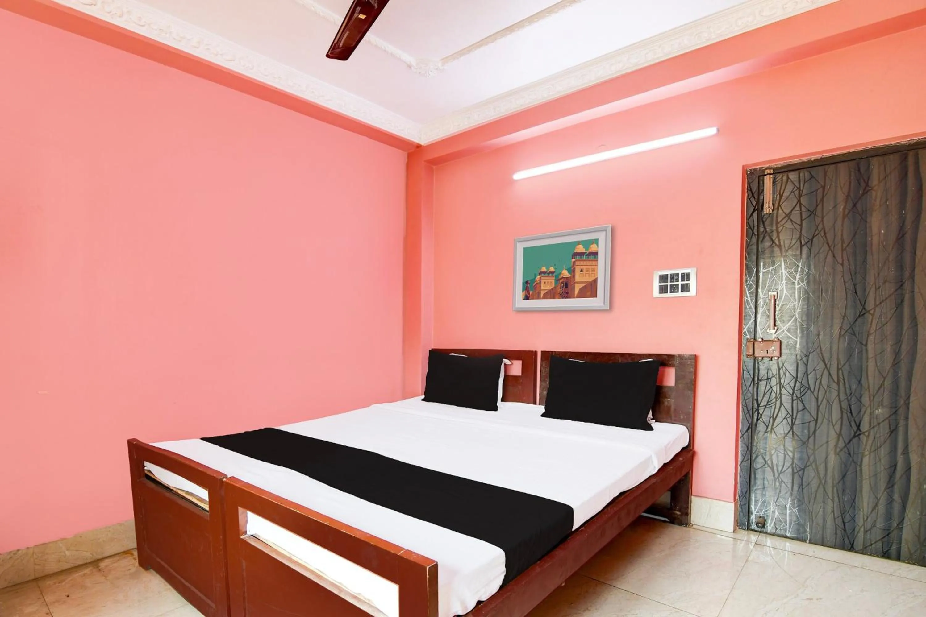 Bedroom, Bed in Hotel O Royal Green Guest House