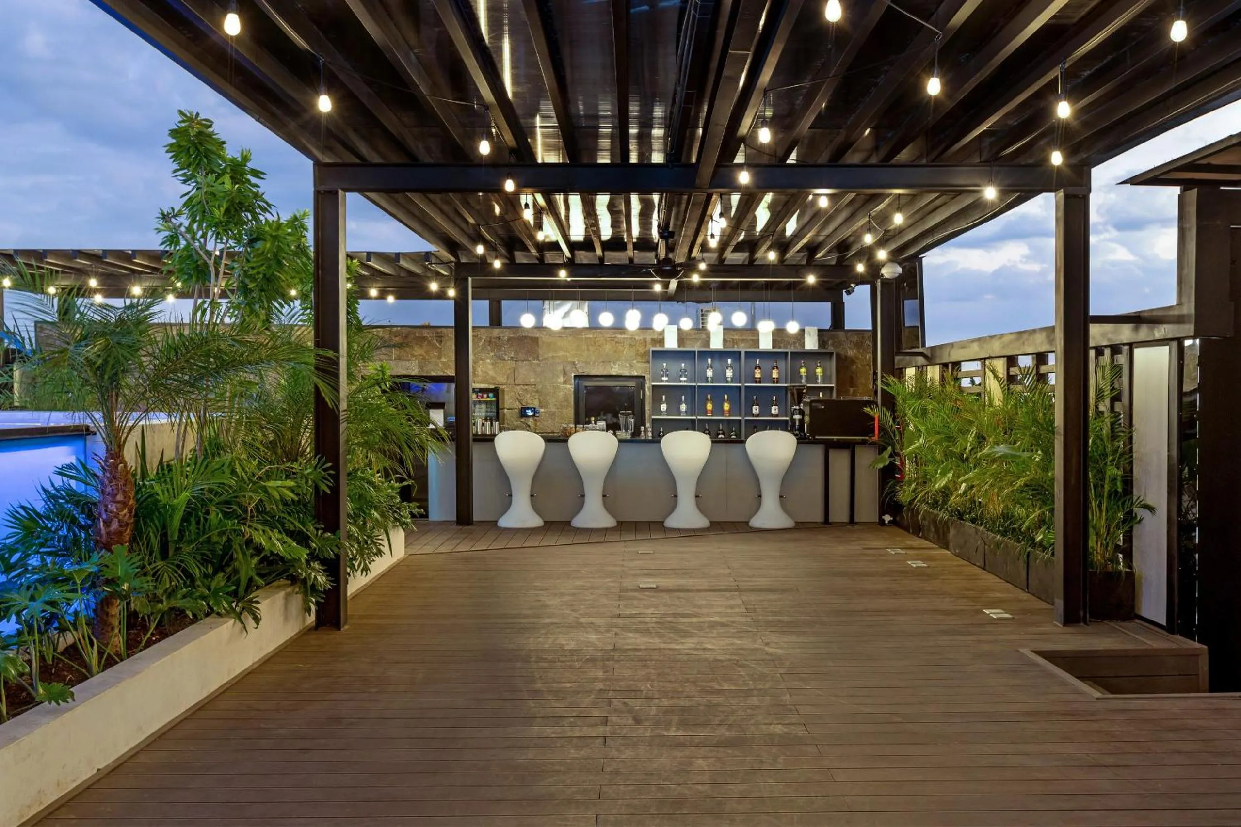 Restaurant/places to eat in Alex Villas Complex N4