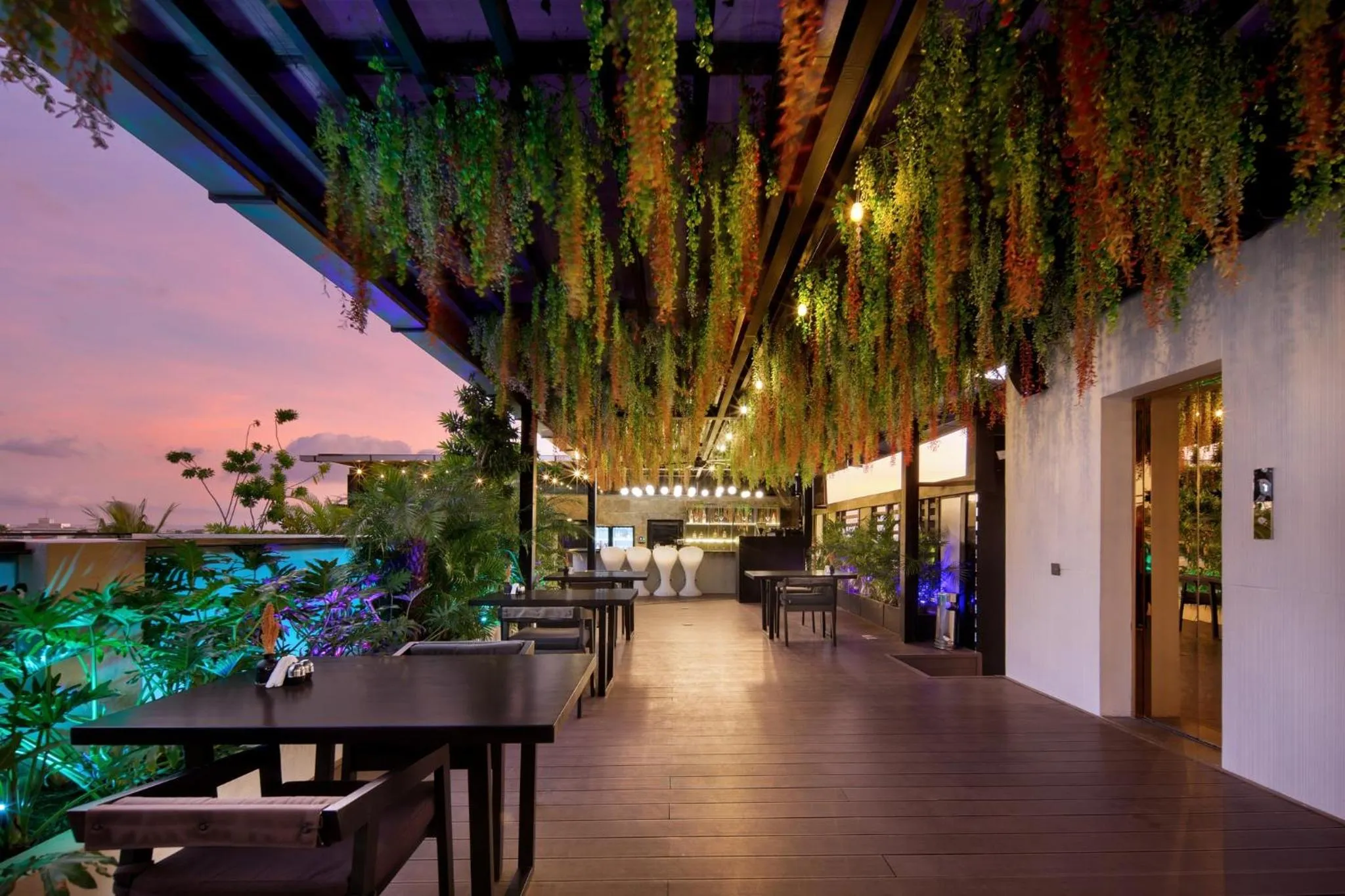 Restaurant/places to eat in Alex Villas Complex N4