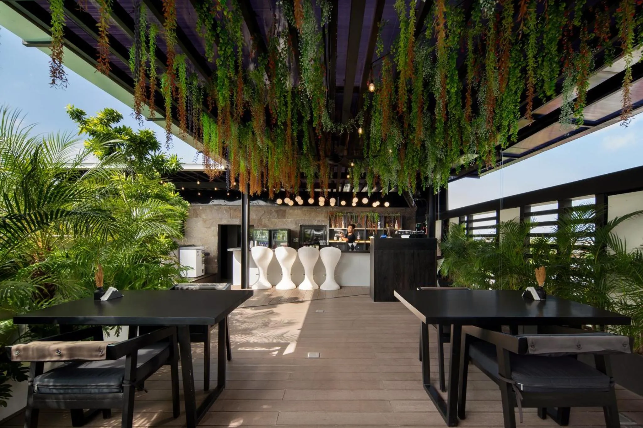 Restaurant/places to eat in Alex Villas Complex N4