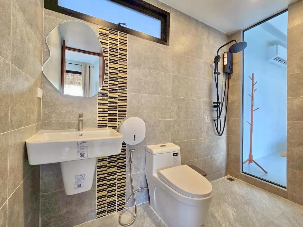 Shower in Ubox samui hostel & Bungalow - Chaweng beach