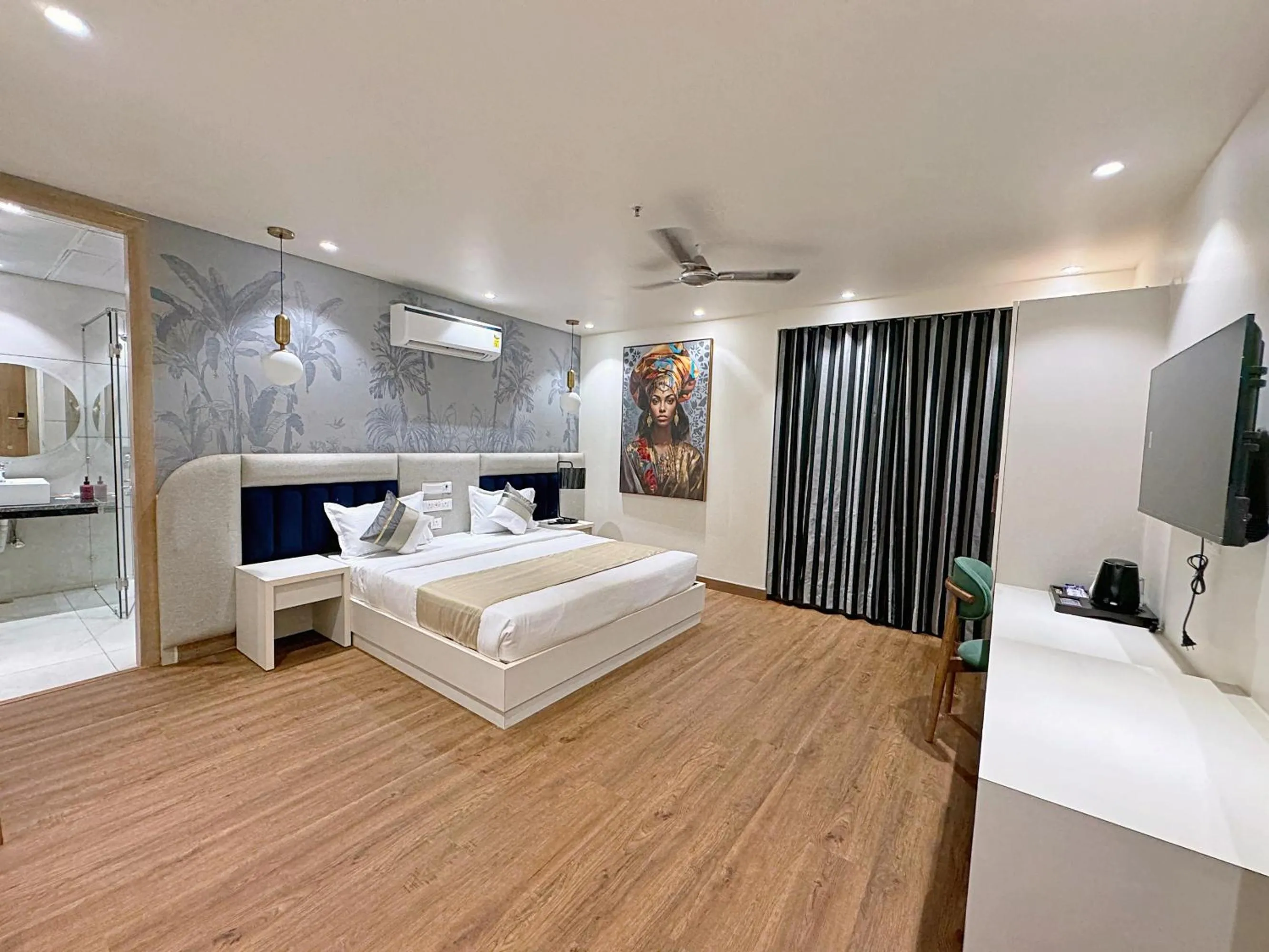 Bed in The Orion Elite - Green Park