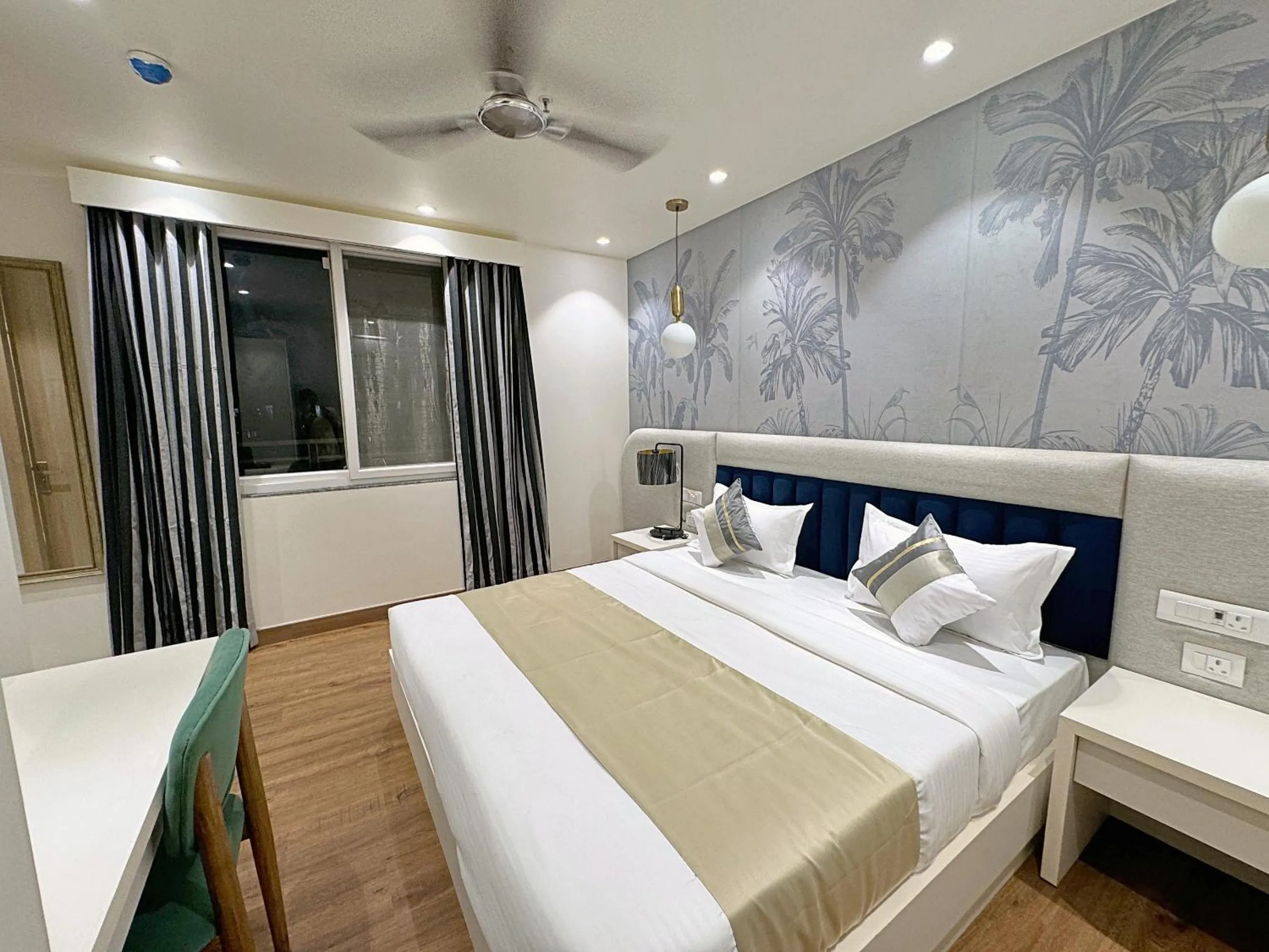 Bed in The Orion Elite - Green Park