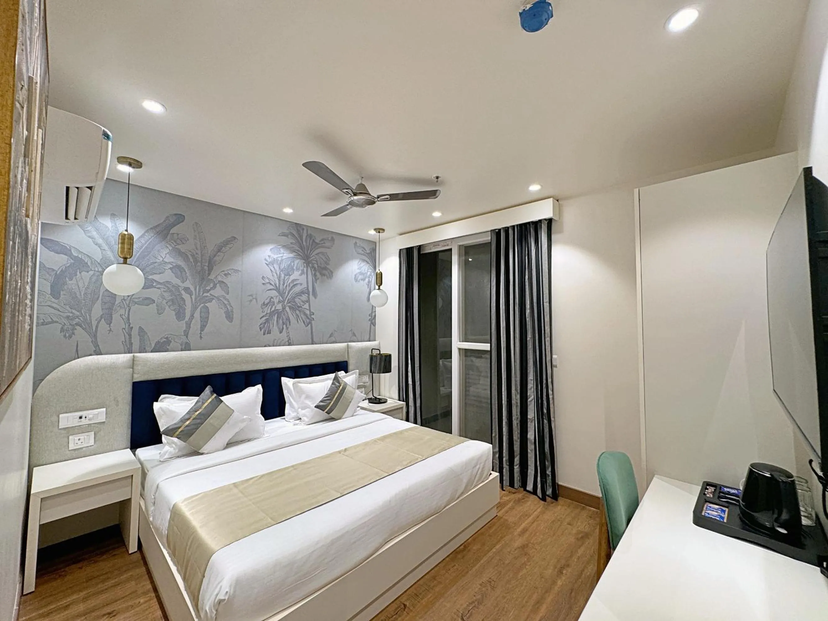 Photo of the whole room, Bed in The Orion Elite - Green Park