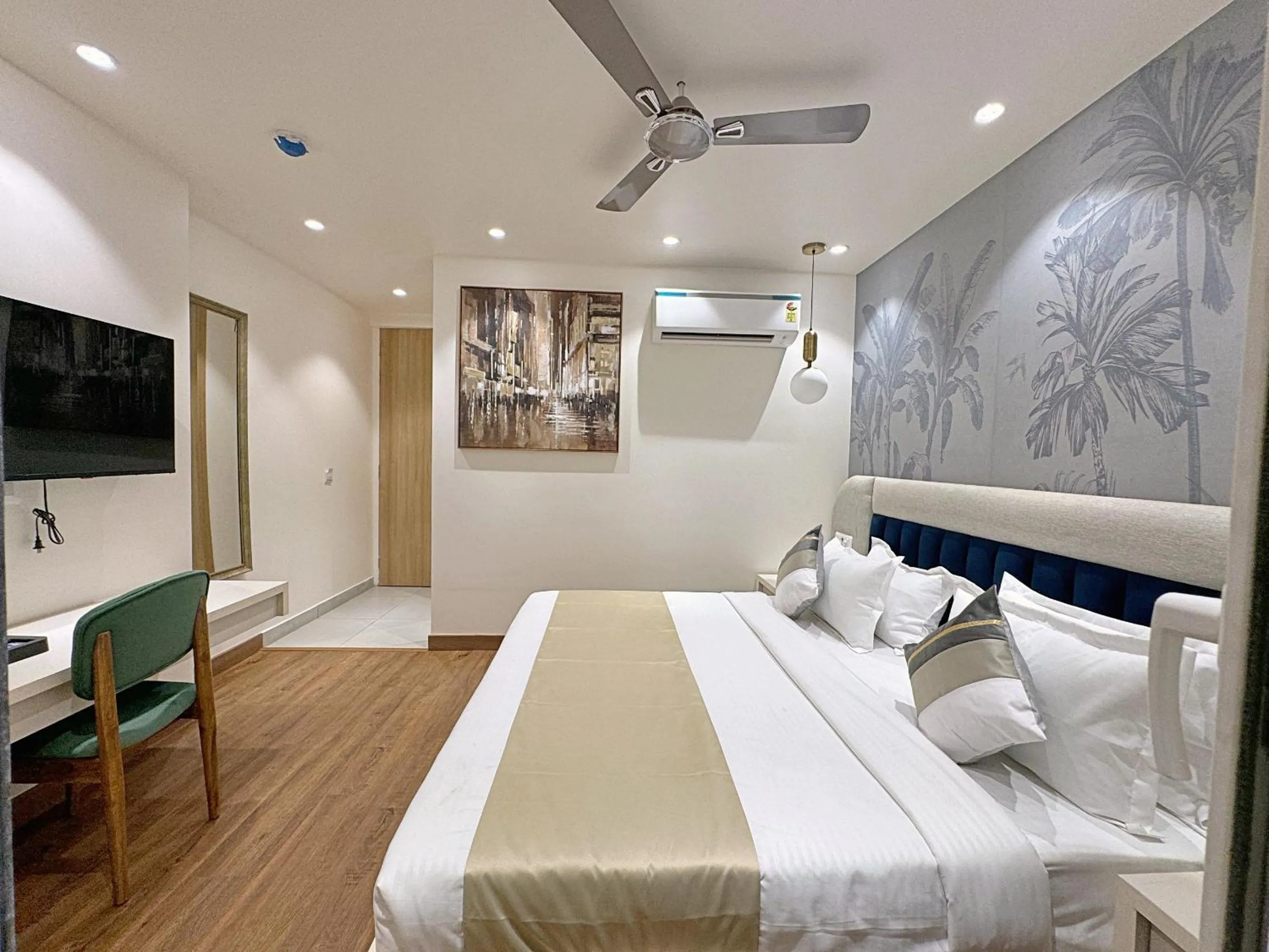 Bed in The Orion Elite - Green Park