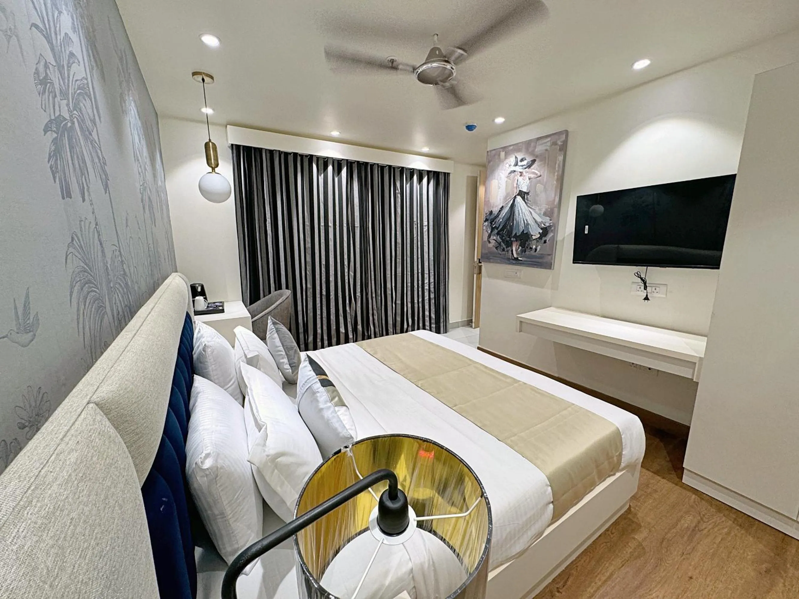 Bed in The Orion Elite - Green Park