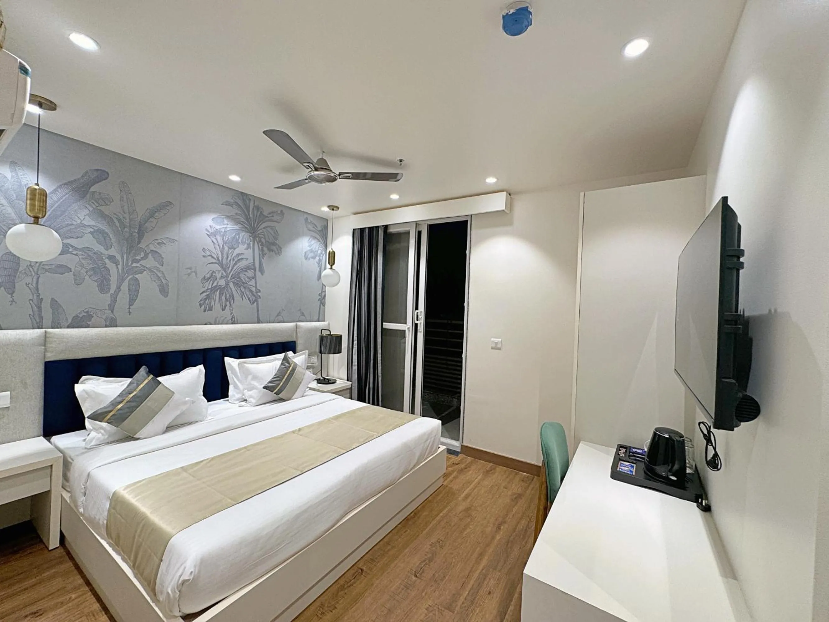 Photo of the whole room, Bed in The Orion Elite - Green Park