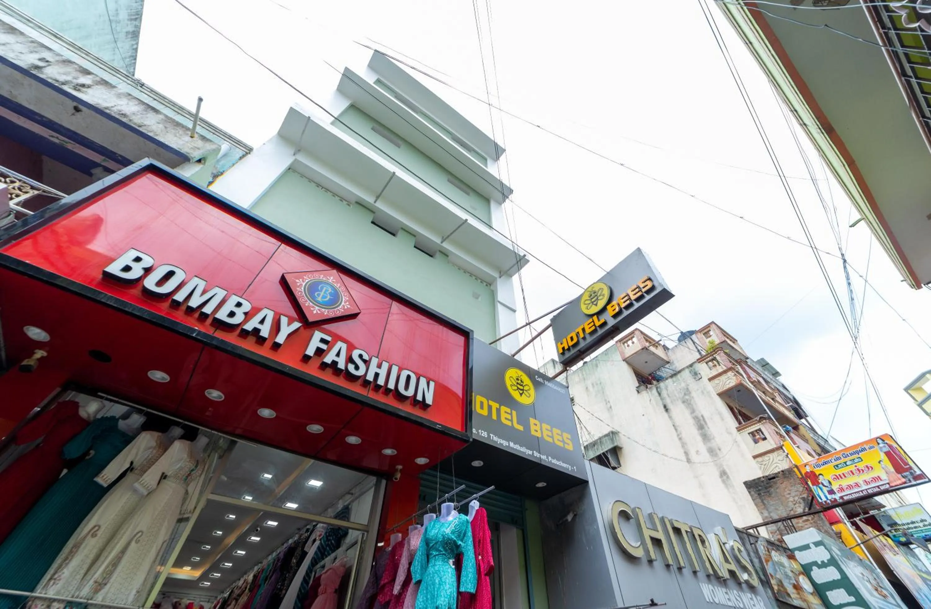 Facade/entrance in Hotel Bees