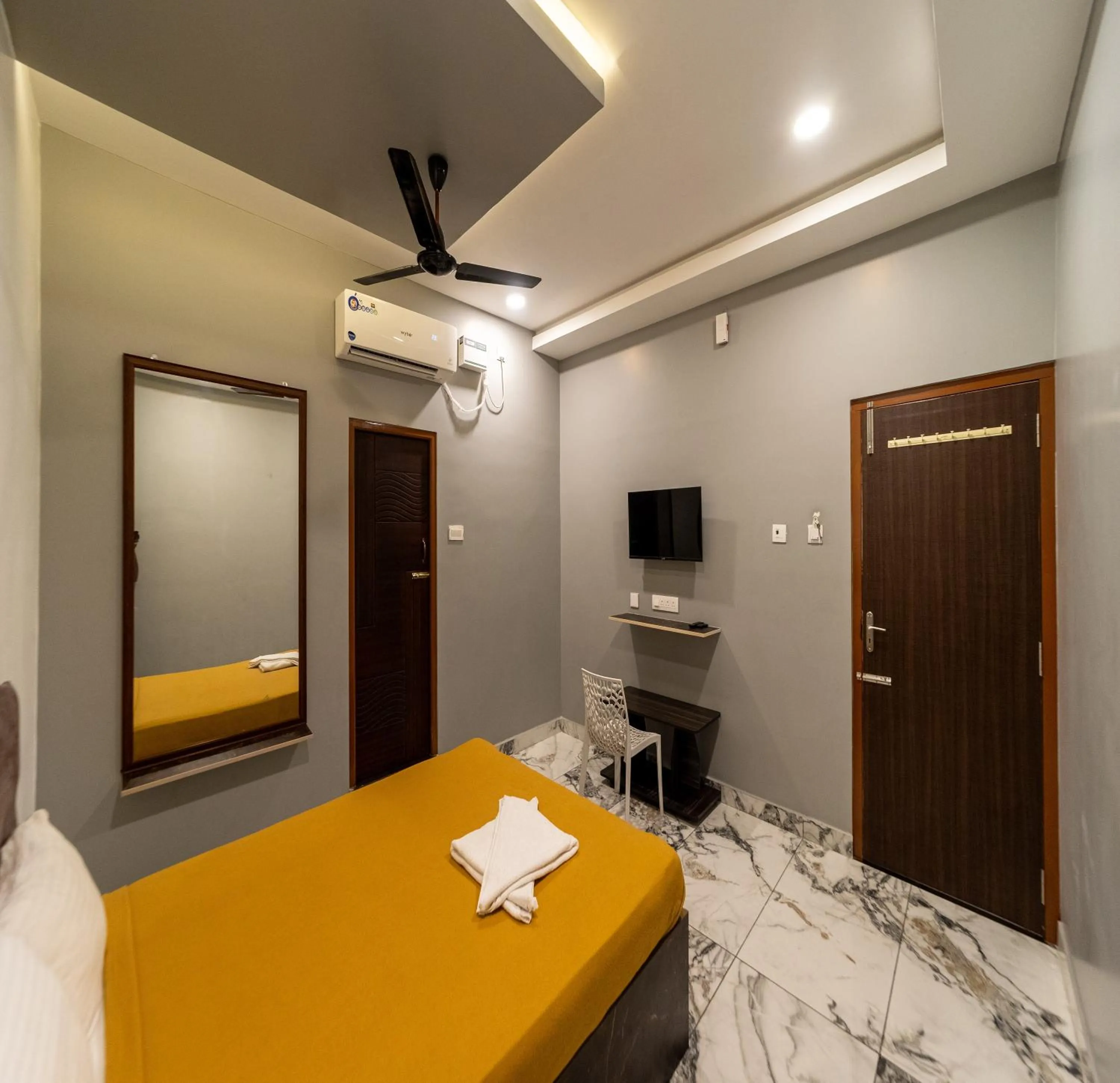 TV and multimedia, Bed in Hotel Bees