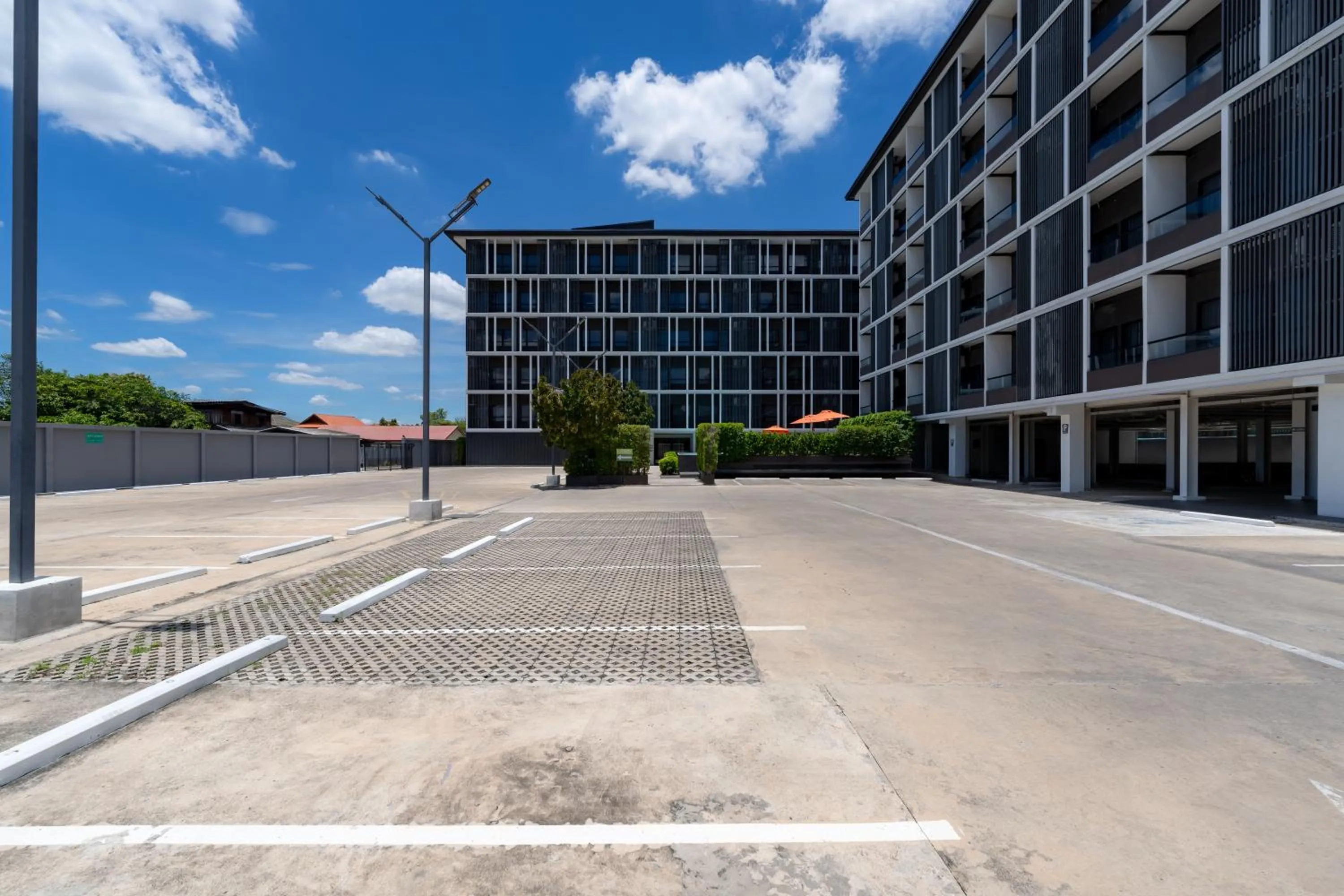 Property building in Moji Don Mueang Airport Hotel - Bangkok