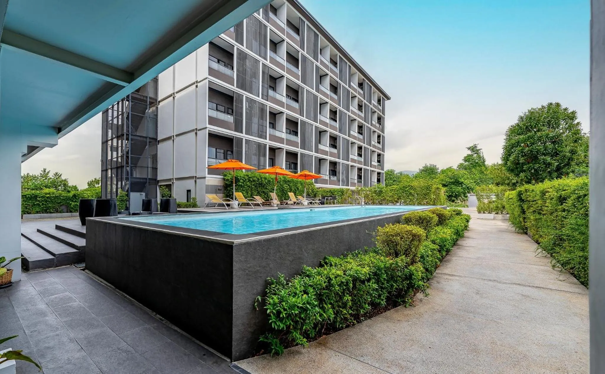 Swimming pool in Moji Don Mueang Airport Hotel - Bangkok