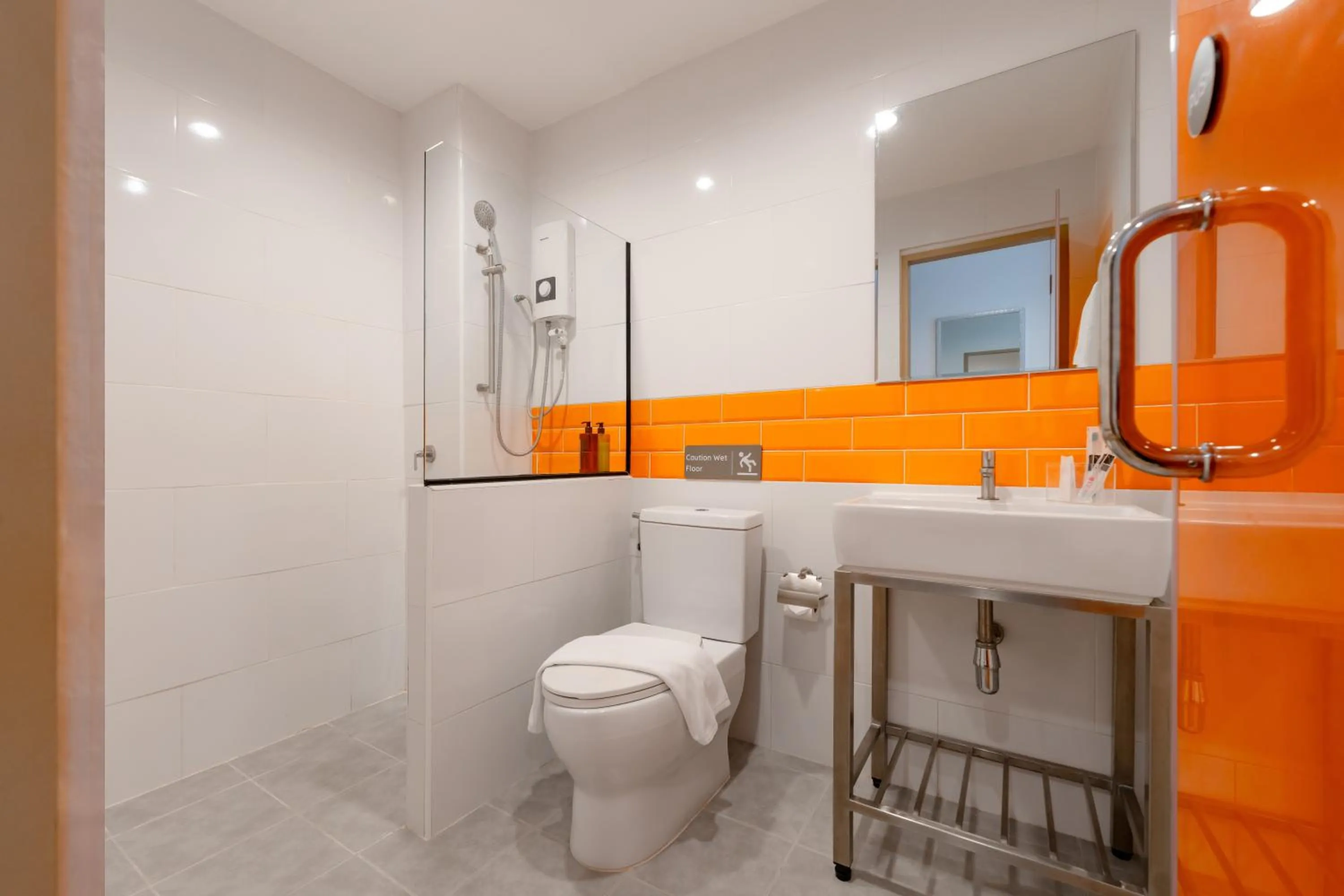 Bathroom in Moji Don Mueang Airport Hotel - Bangkok