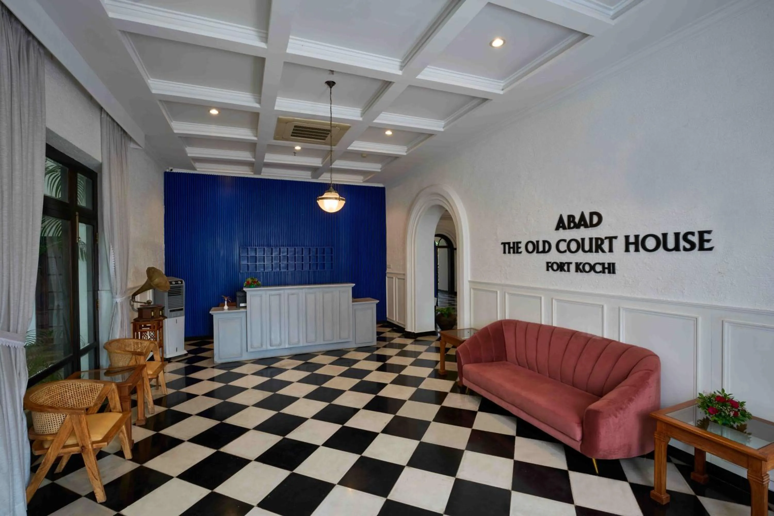 Lobby or reception in The Old Court House By Abad