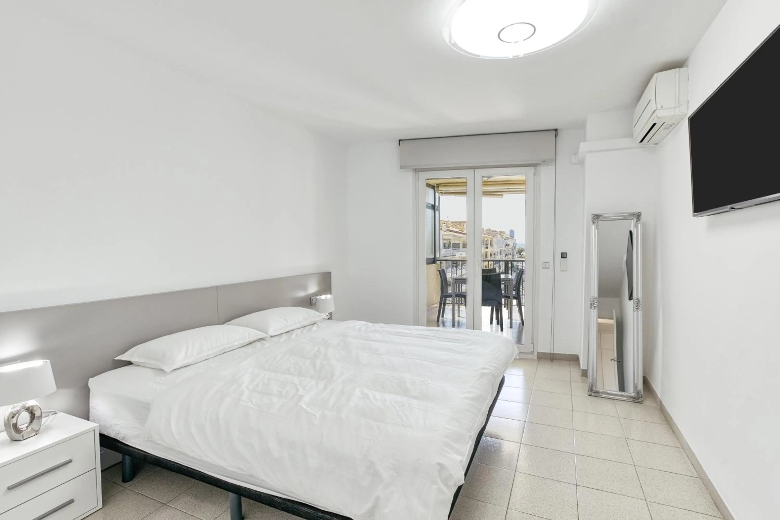 Living room, Bed in Apartamento Con Vistas A Mar