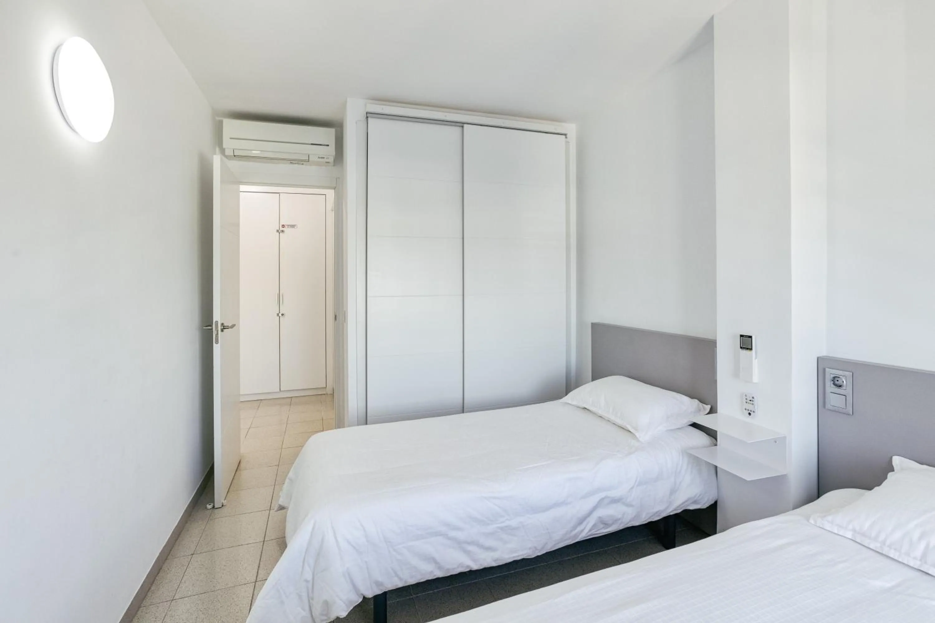 Property building, Bed in Apartamento Con Vistas A Mar