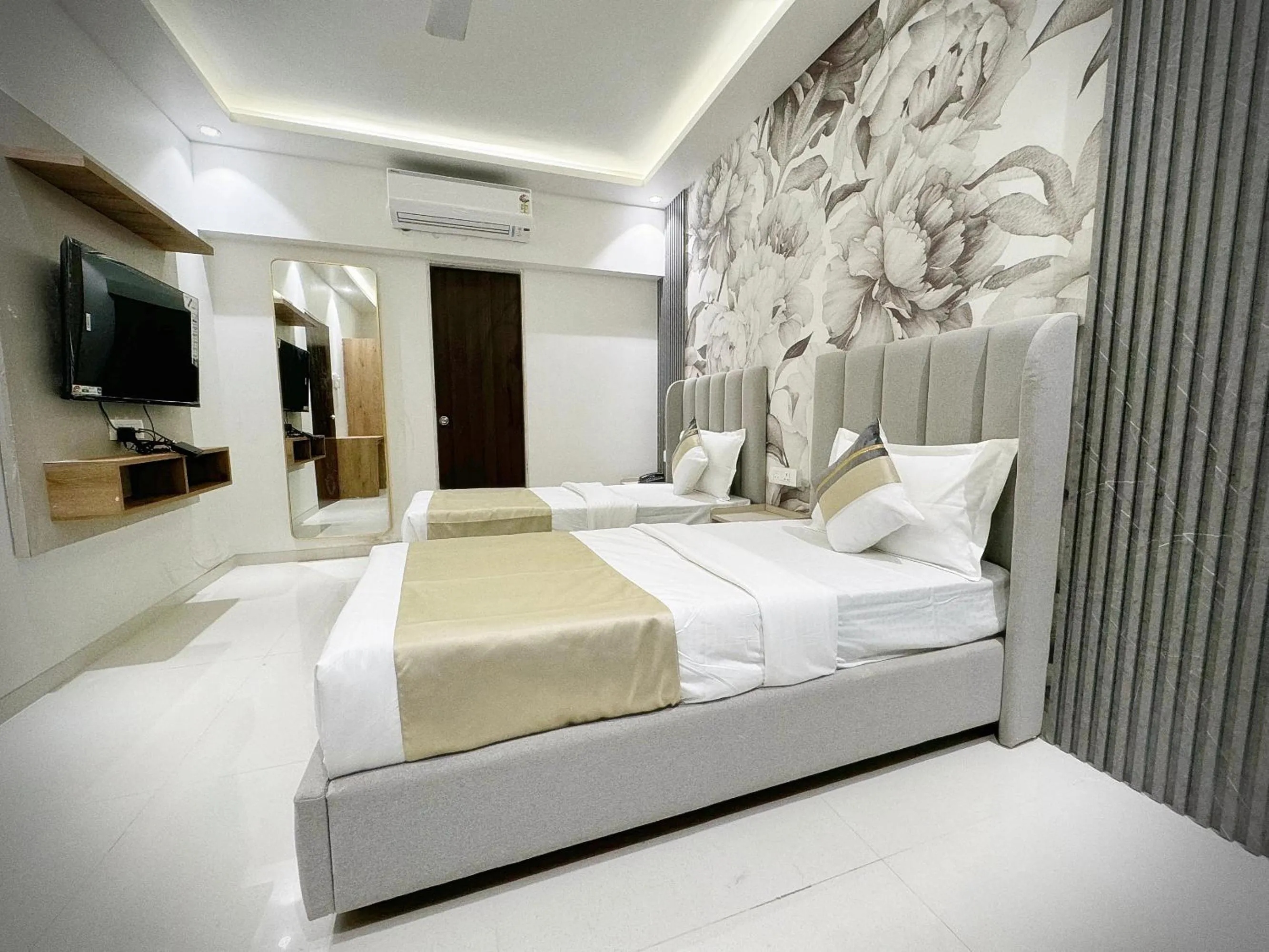 Photo of the whole room, Bed in The Orion Premium Suites