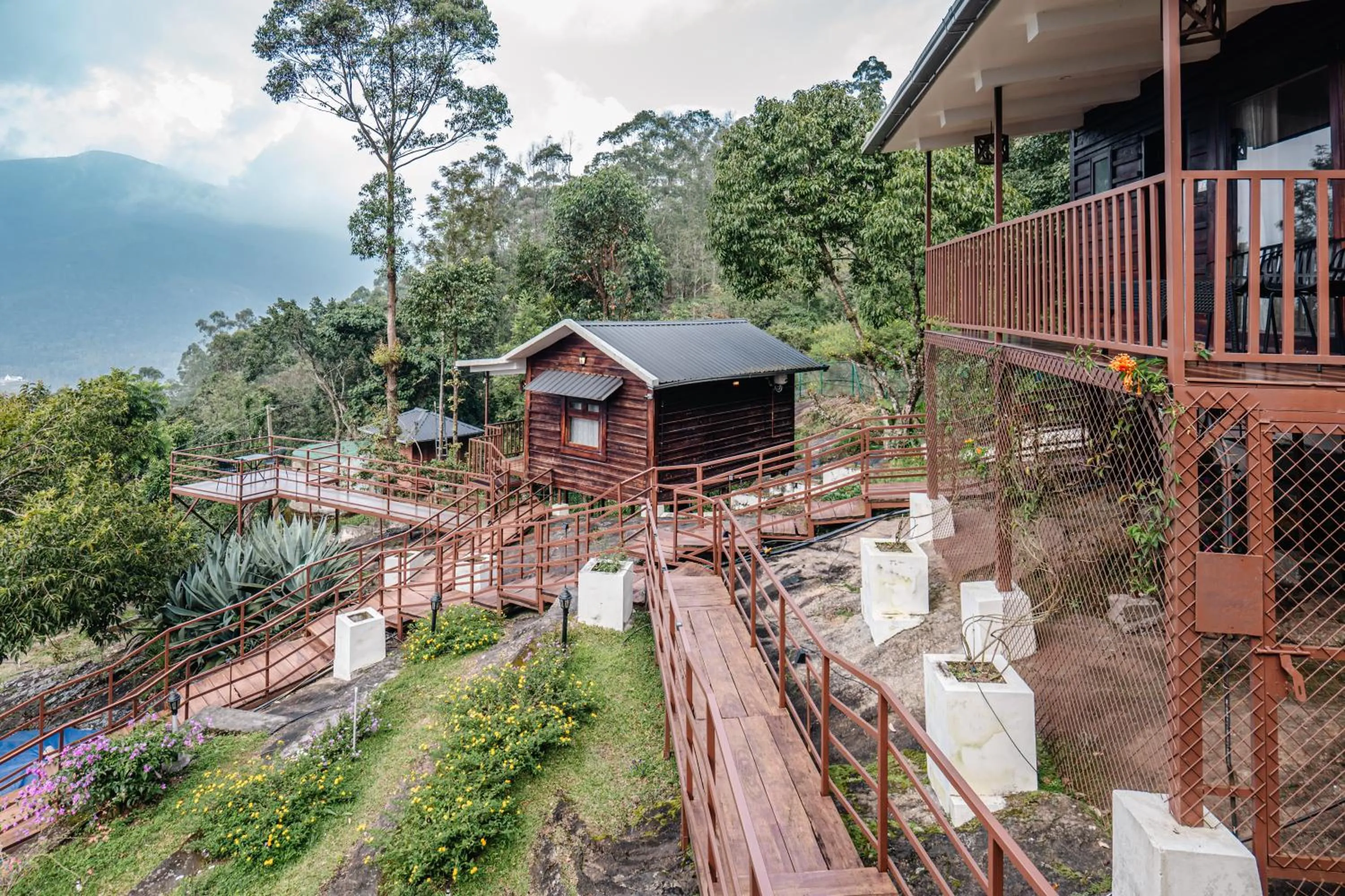 Hilltop Munnar by Fracspace