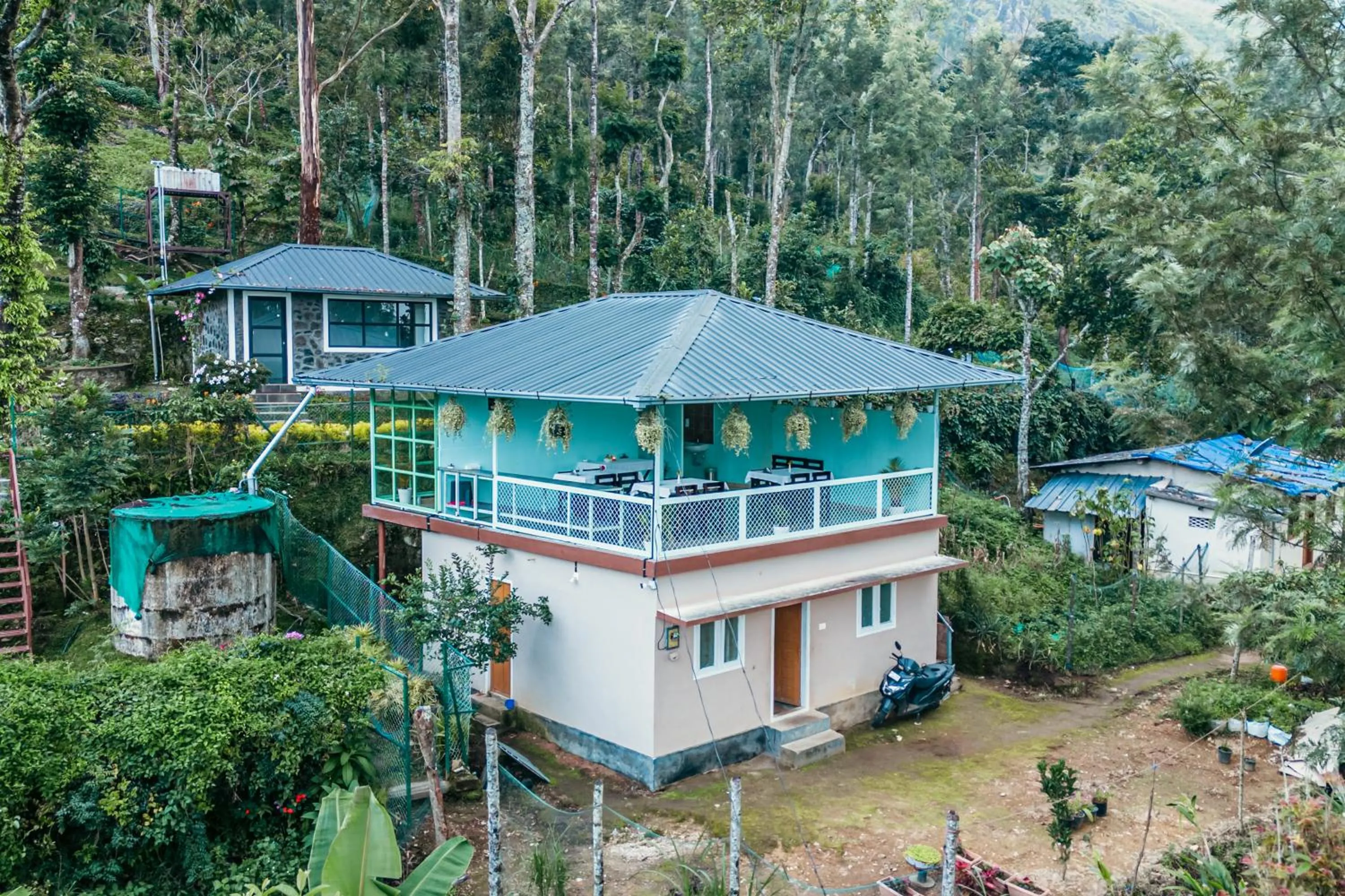 Hilltop Munnar by Fracspace