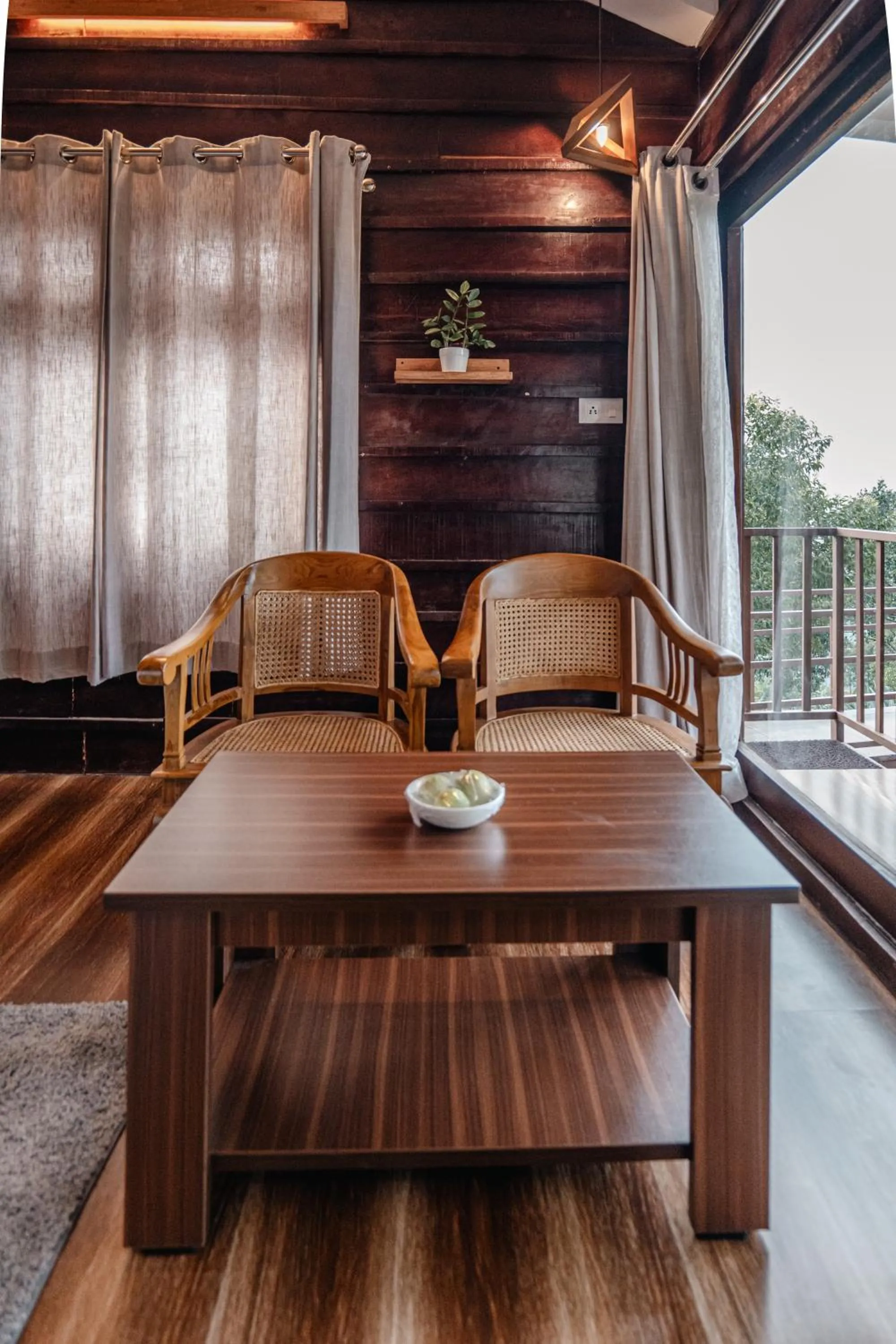 Hilltop Munnar by Fracspace