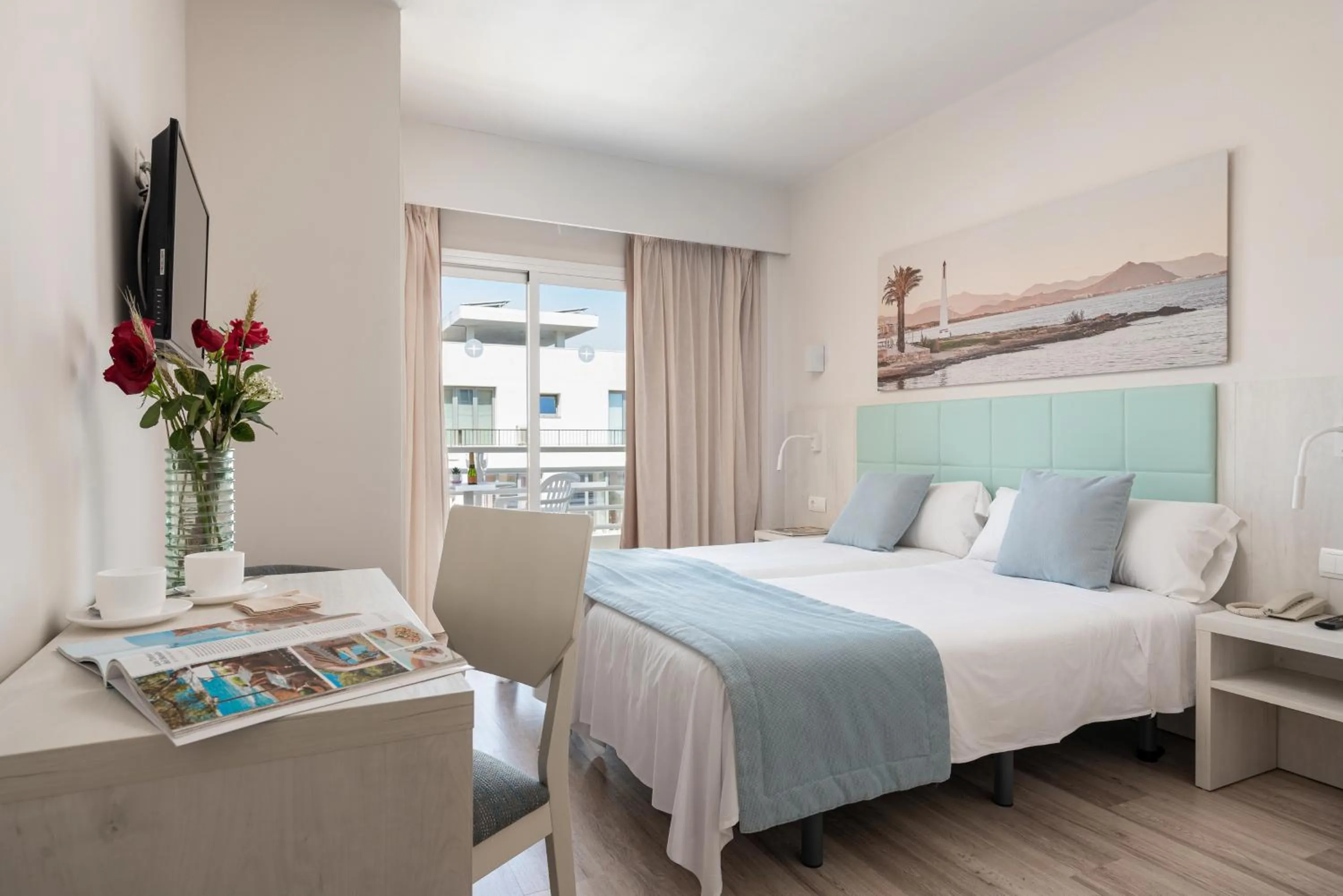 Photo of the whole room, Bed in O7 Nordeste Playa