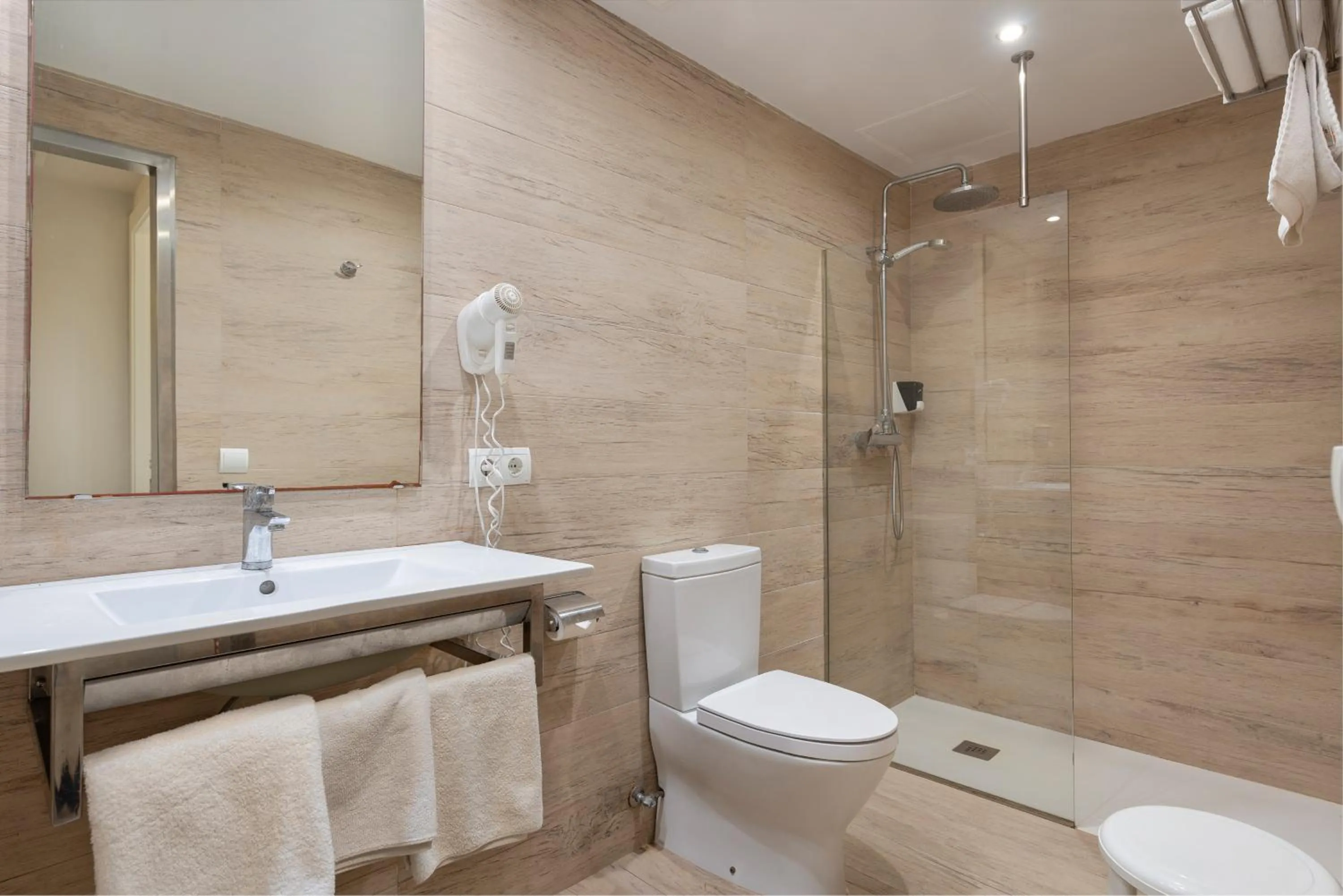 Bathroom in O7 Nordeste Playa