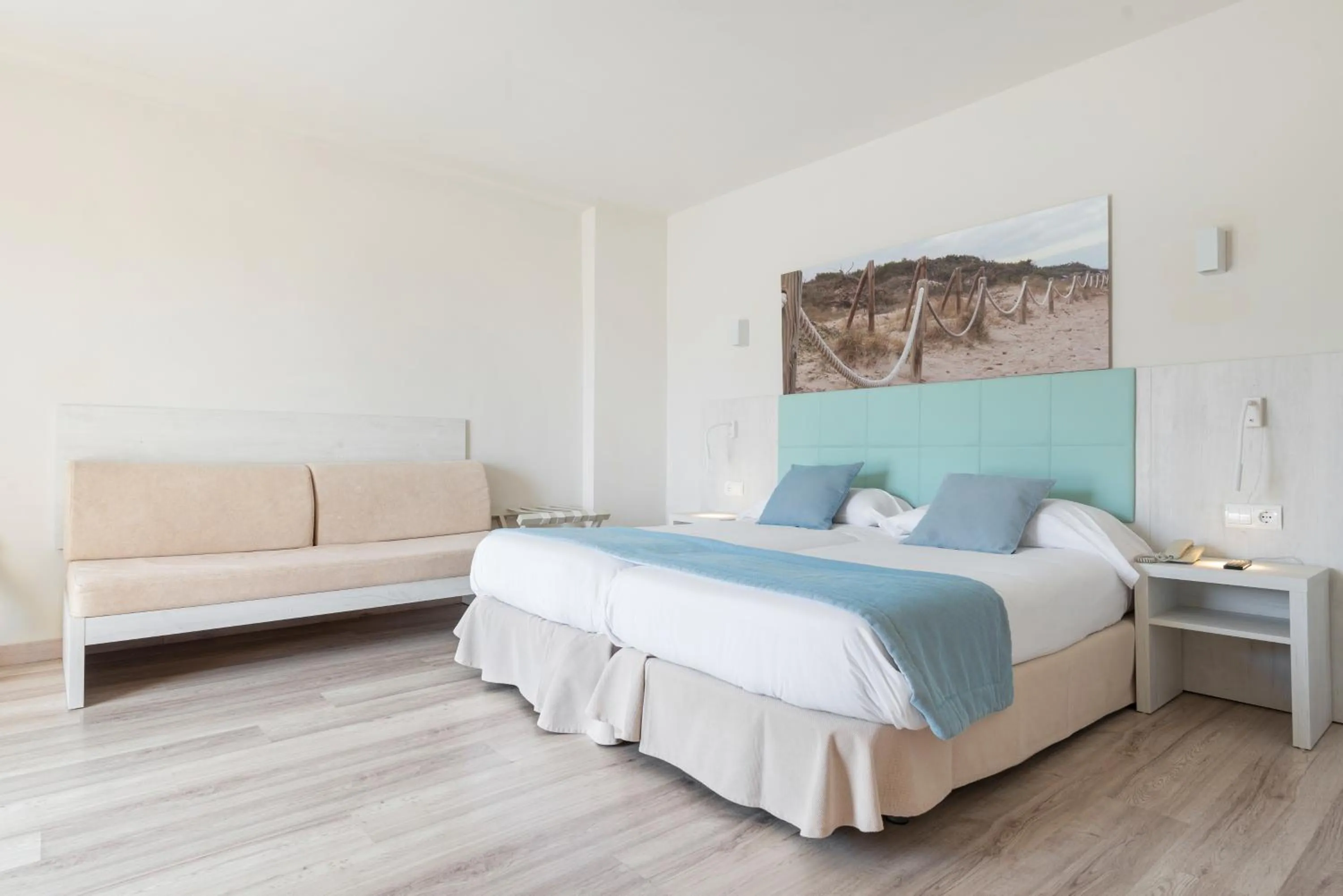 Photo of the whole room, Bed in O7 Nordeste Playa