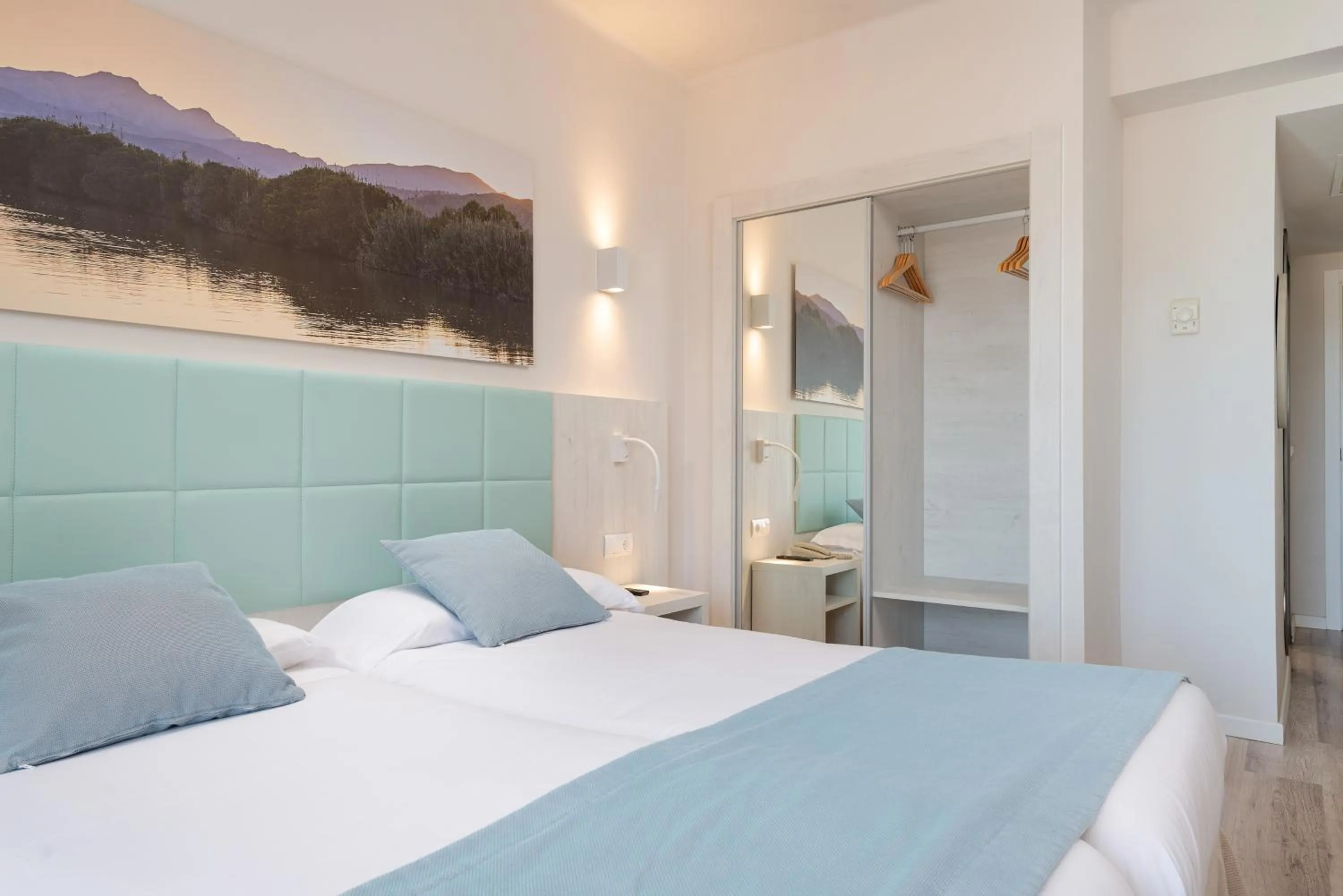 Photo of the whole room, Bed in O7 Nordeste Playa