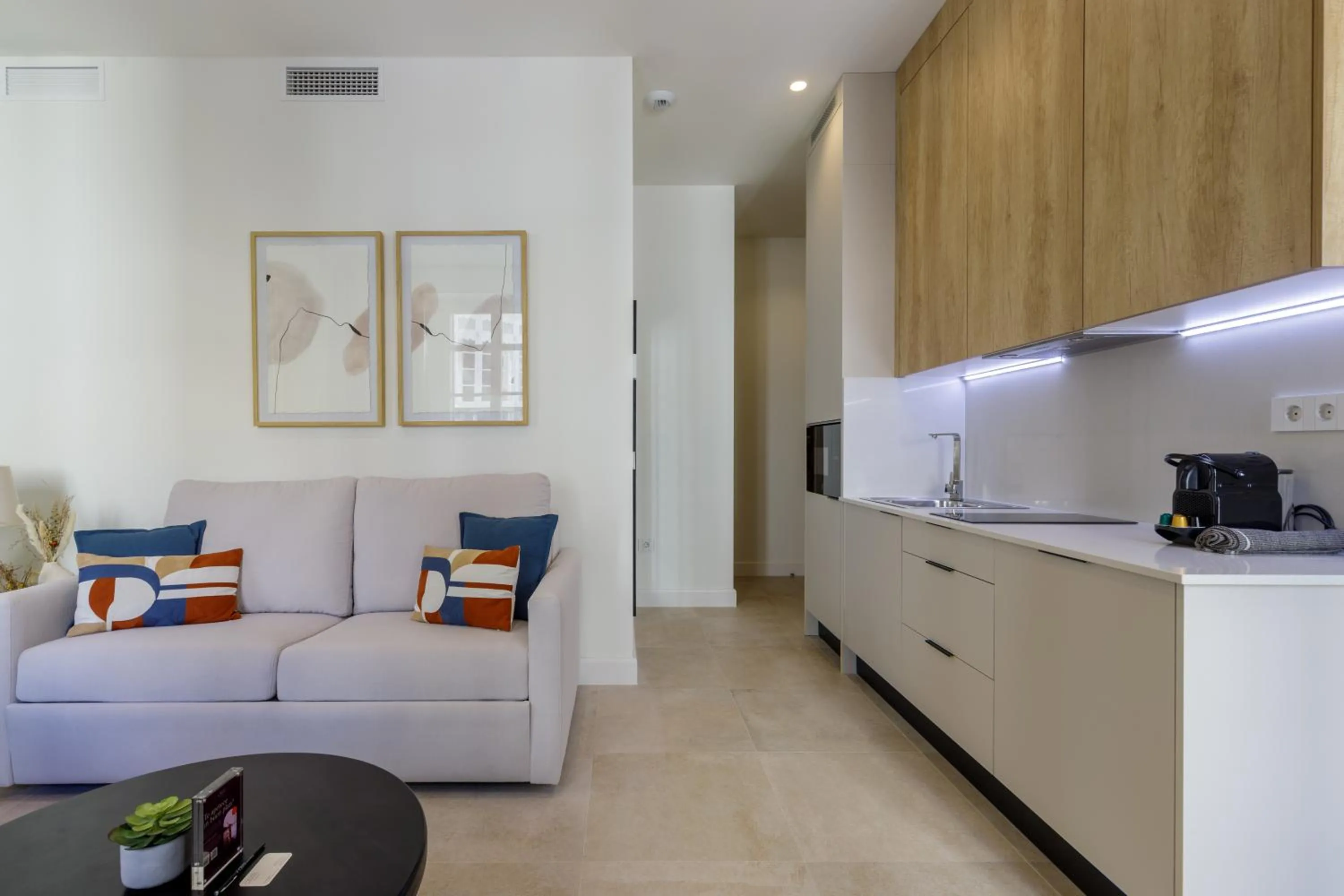 Coffee/tea facilities in Plaza del Siglo Suites & Boutique Apartments by Caleta Homes