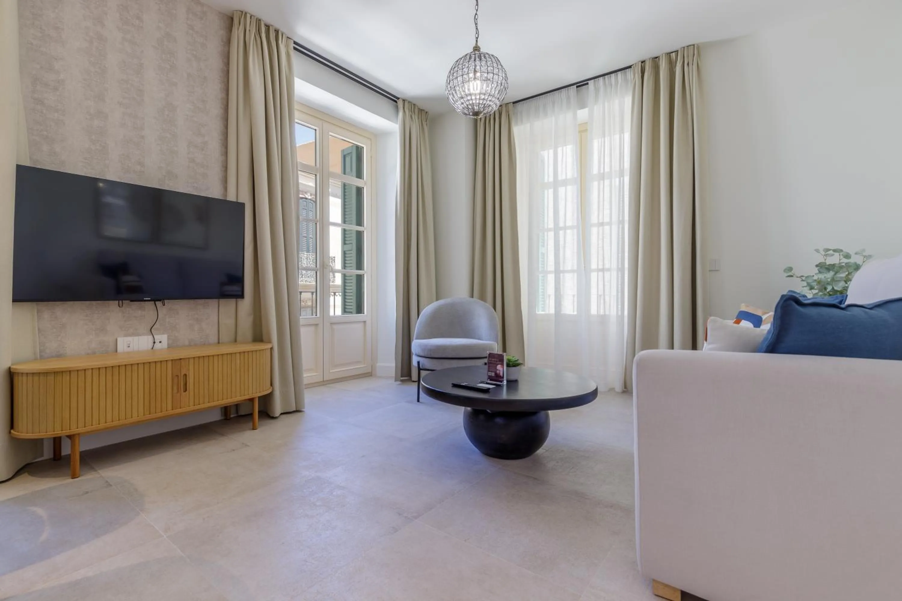 Communal lounge/ TV room in Plaza del Siglo Suites & Boutique Apartments by Caleta Homes