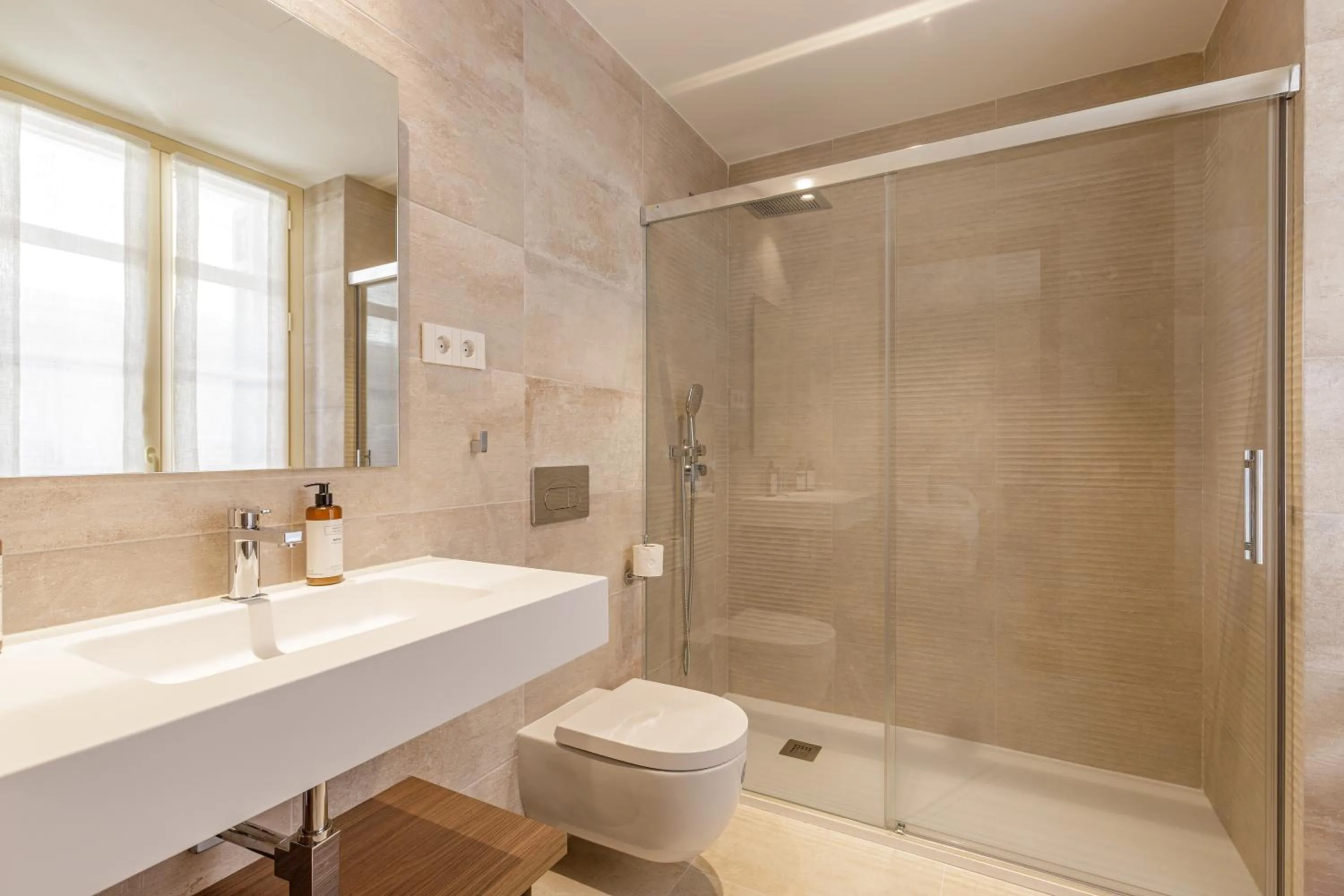 Shower in Plaza del Siglo Suites & Boutique Apartments by Caleta Homes
