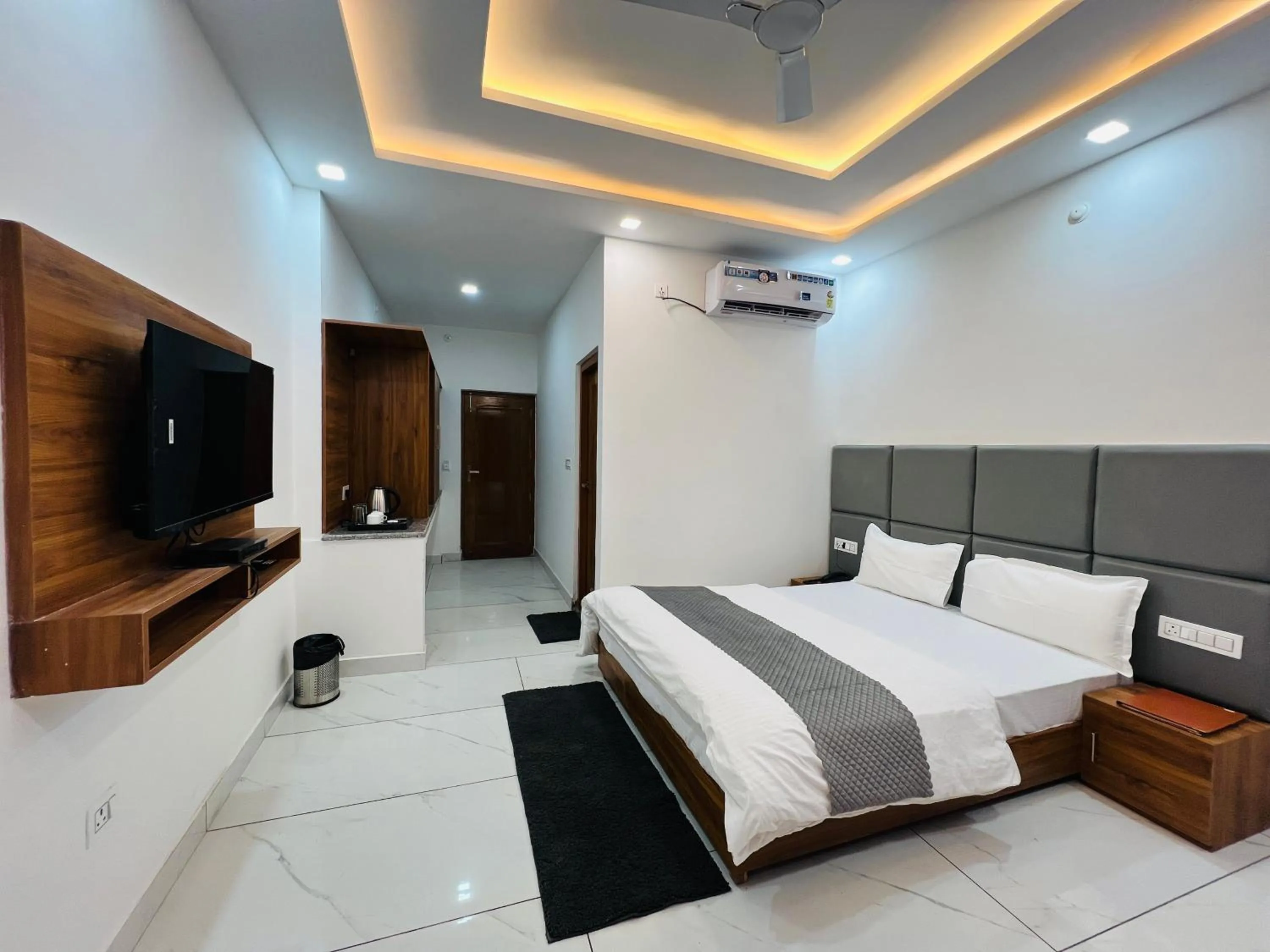 Bedroom, Bed in The Shalam Resort श्रीकृष्ण शरणं मम