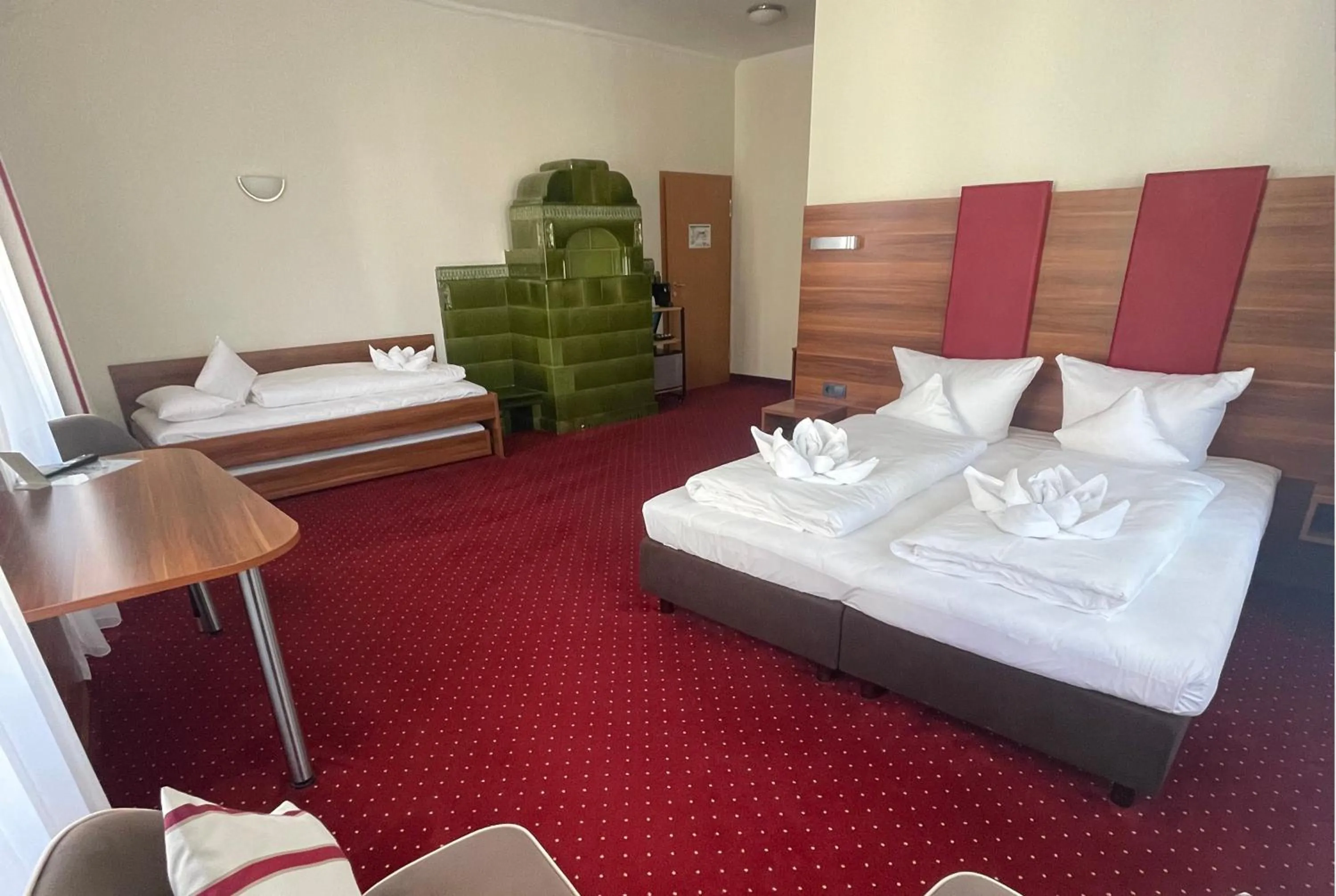 Photo of the whole room, Bed in Hotel Schwibbogen Altstadt & Apartments