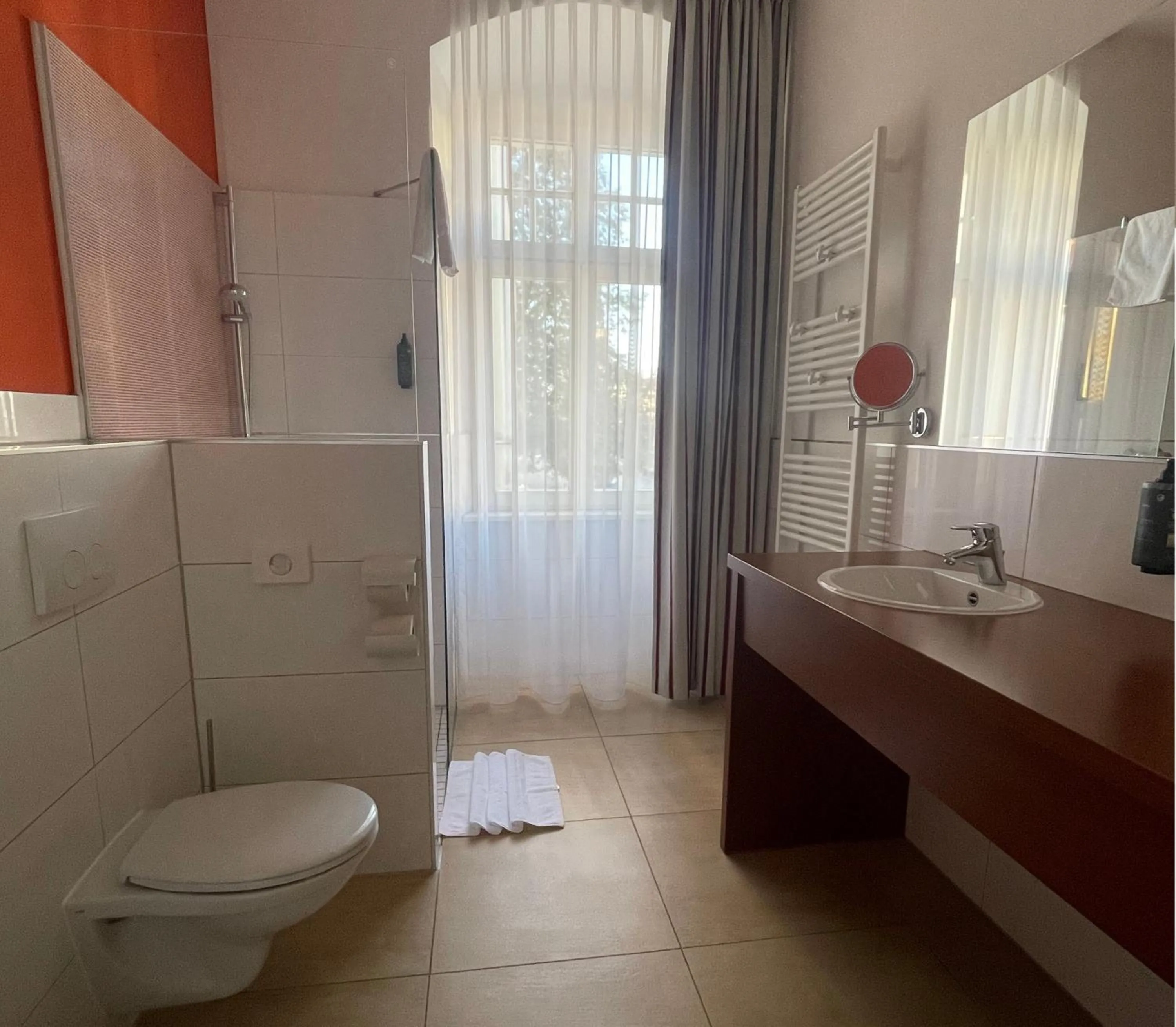 Bathroom in Hotel Schwibbogen Altstadt & Apartments