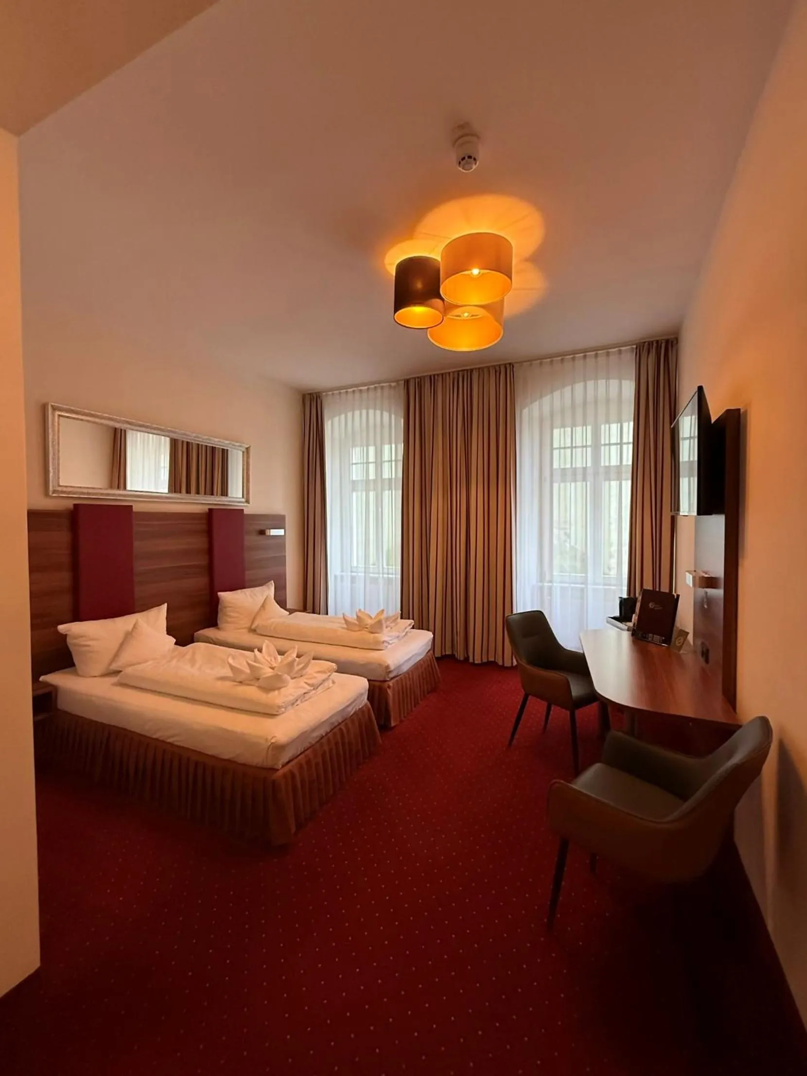 Photo of the whole room, Bed in Hotel Schwibbogen Altstadt & Apartments