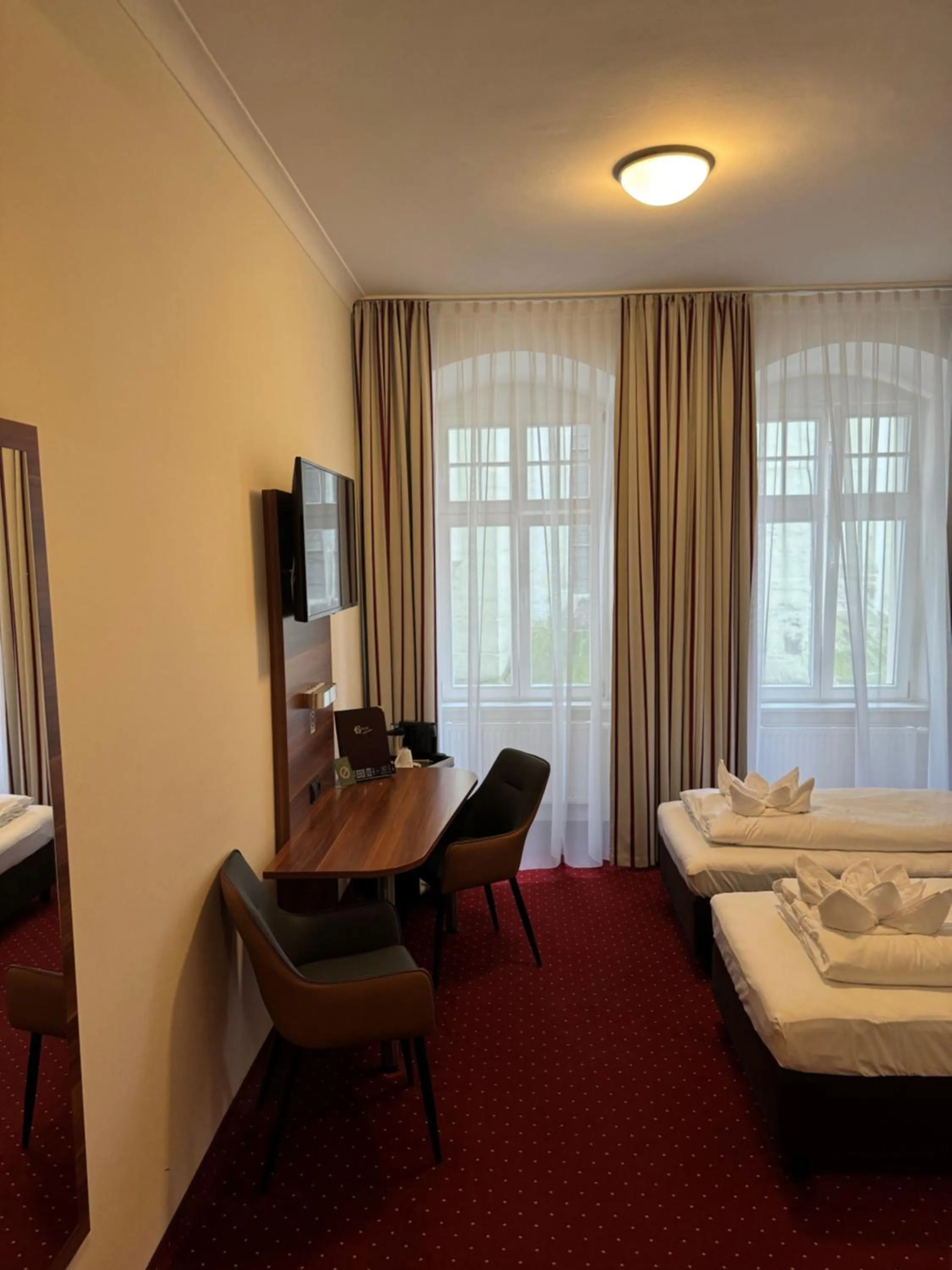 Photo of the whole room, Bed in Hotel Schwibbogen Altstadt & Apartments
