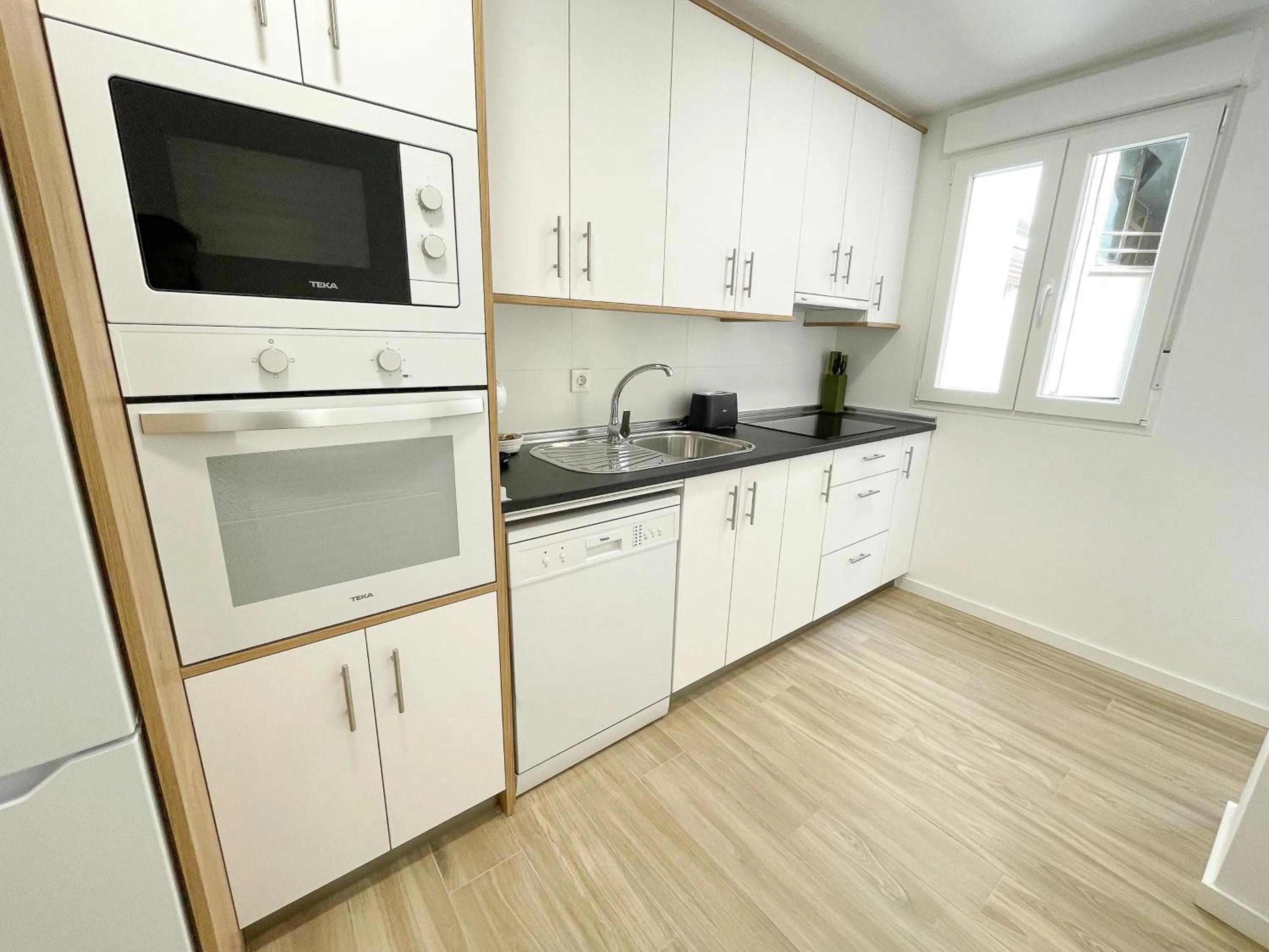 Kitchen or kitchenette in Apartamentos Zaragoza Gran Vía 3000