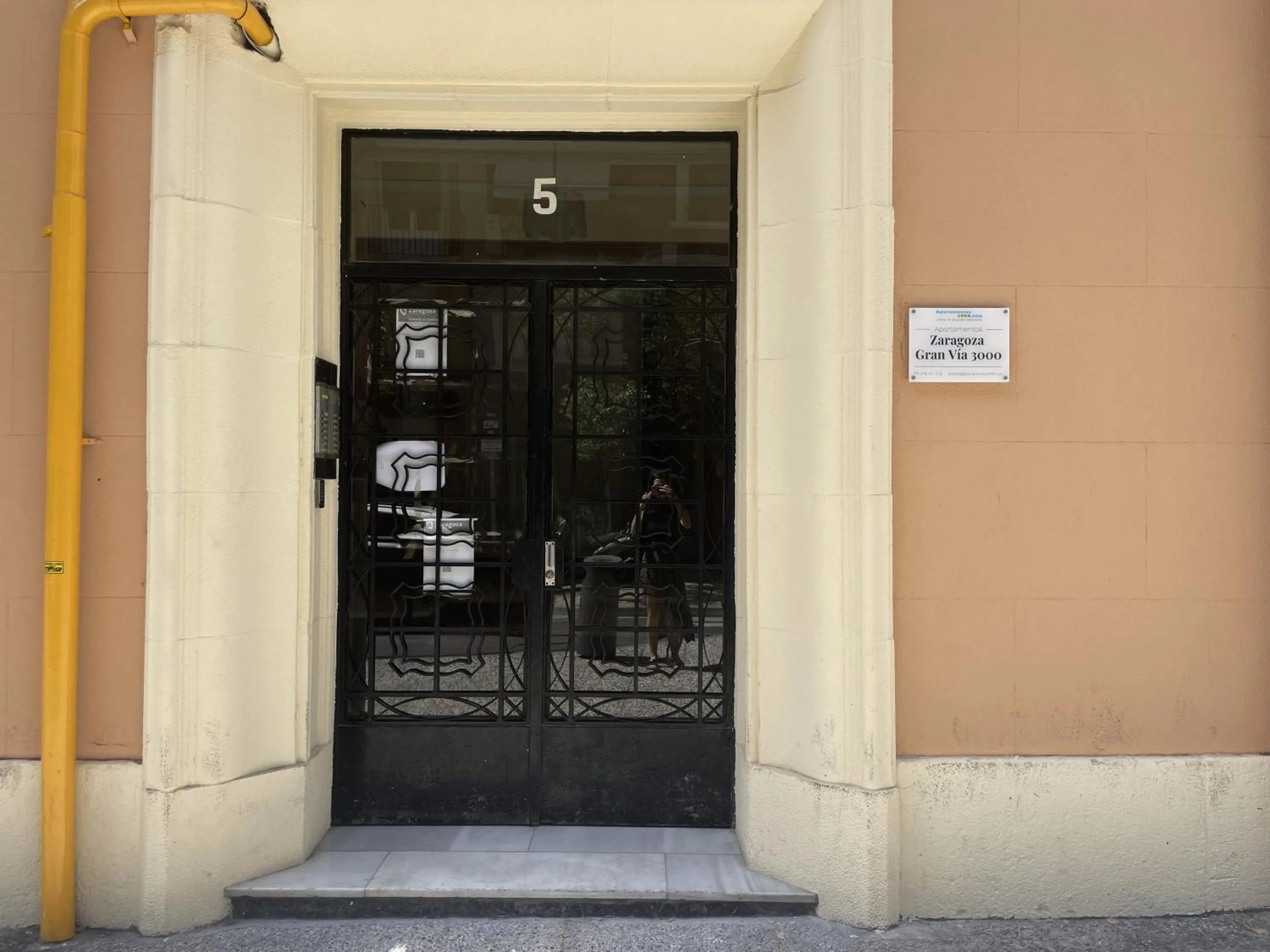 Property building in Apartamentos Zaragoza Gran Vía 3000