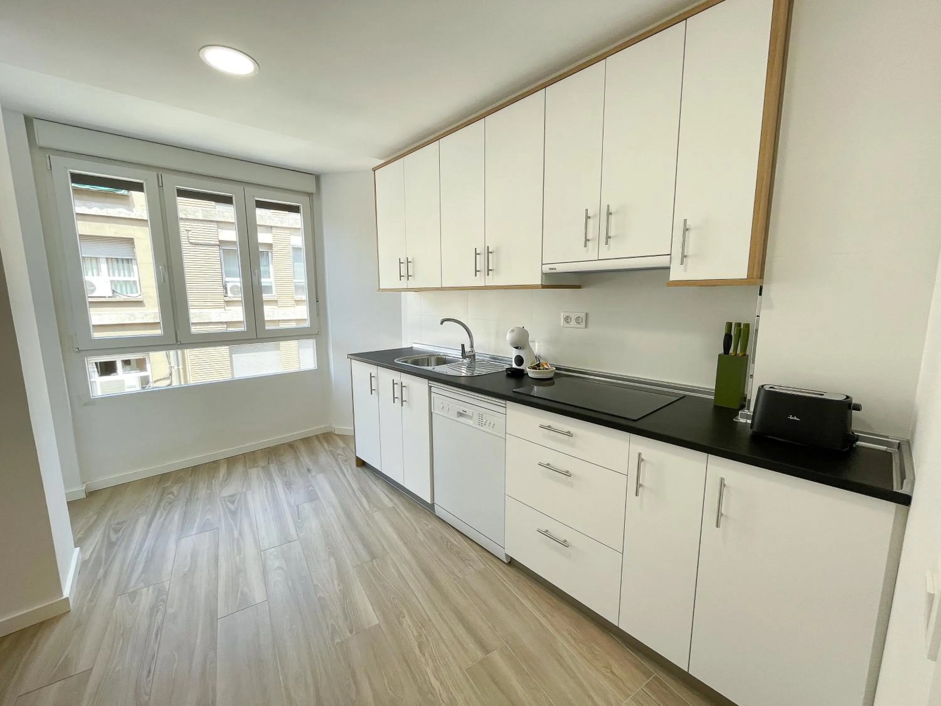 Kitchen or kitchenette in Apartamentos Zaragoza Gran Vía 3000